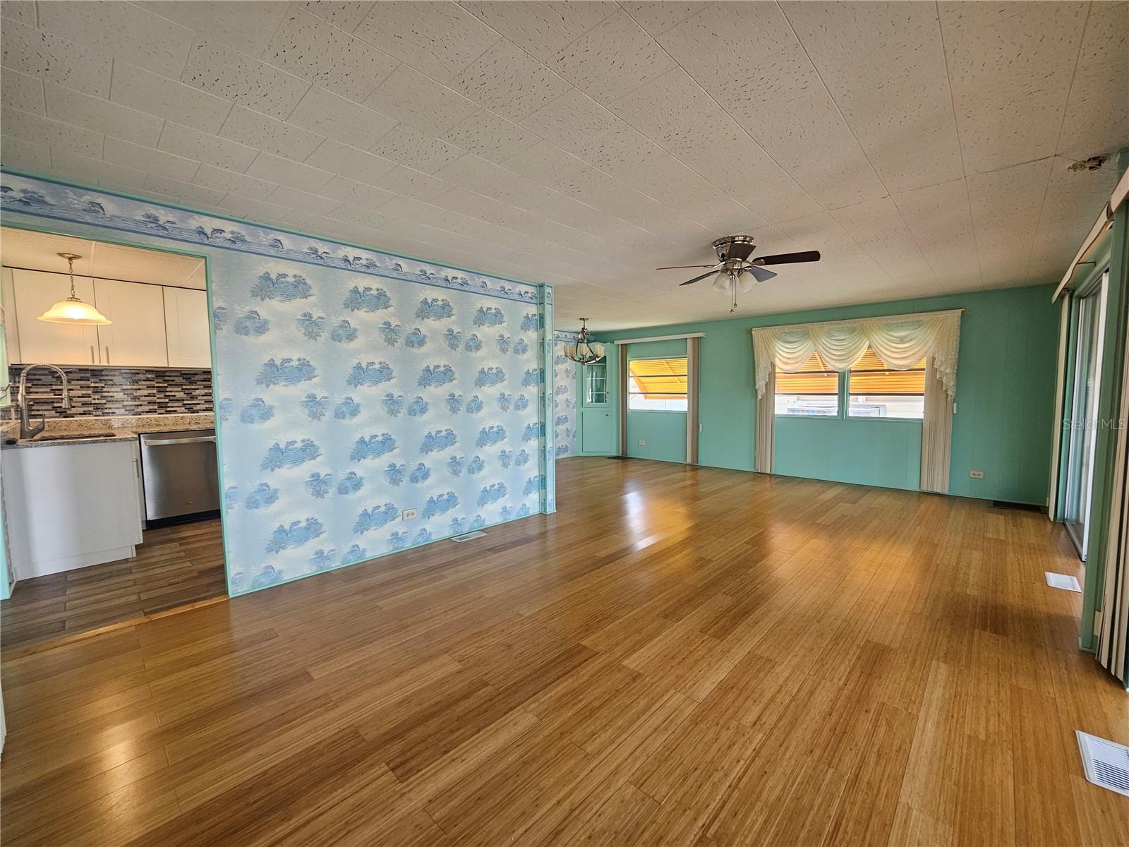 Listing photo id 16 for 18675 Us Highway 19 N 498