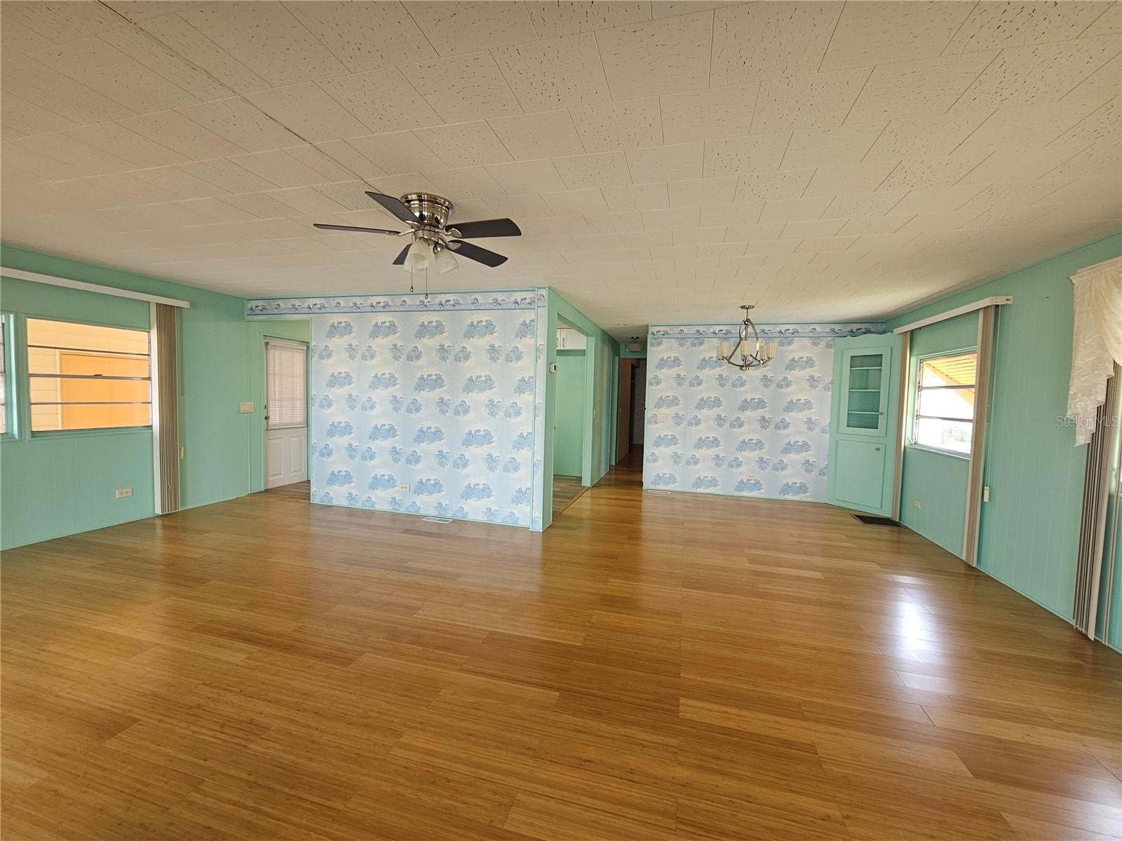 Listing photo id 17 for 18675 Us Highway 19 N 498