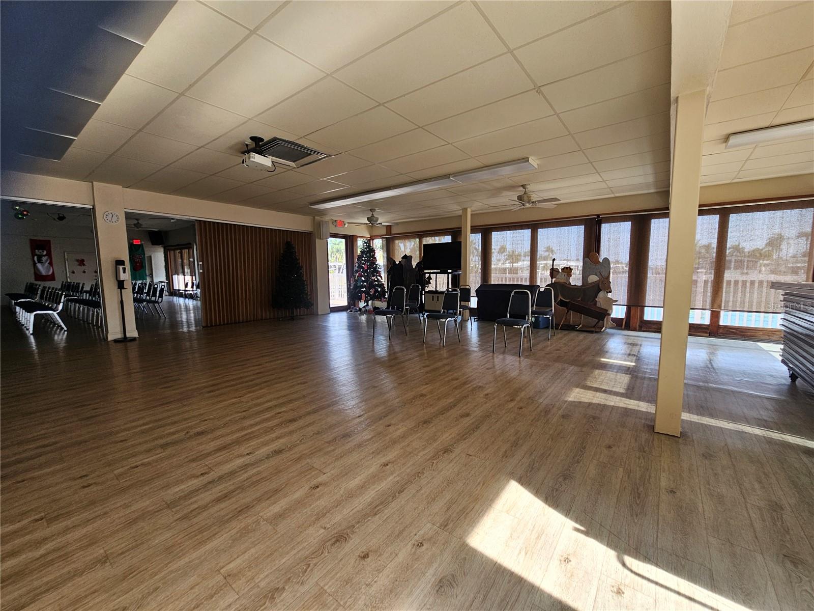 Listing photo id 26 for 18675 Us Highway 19 N 498