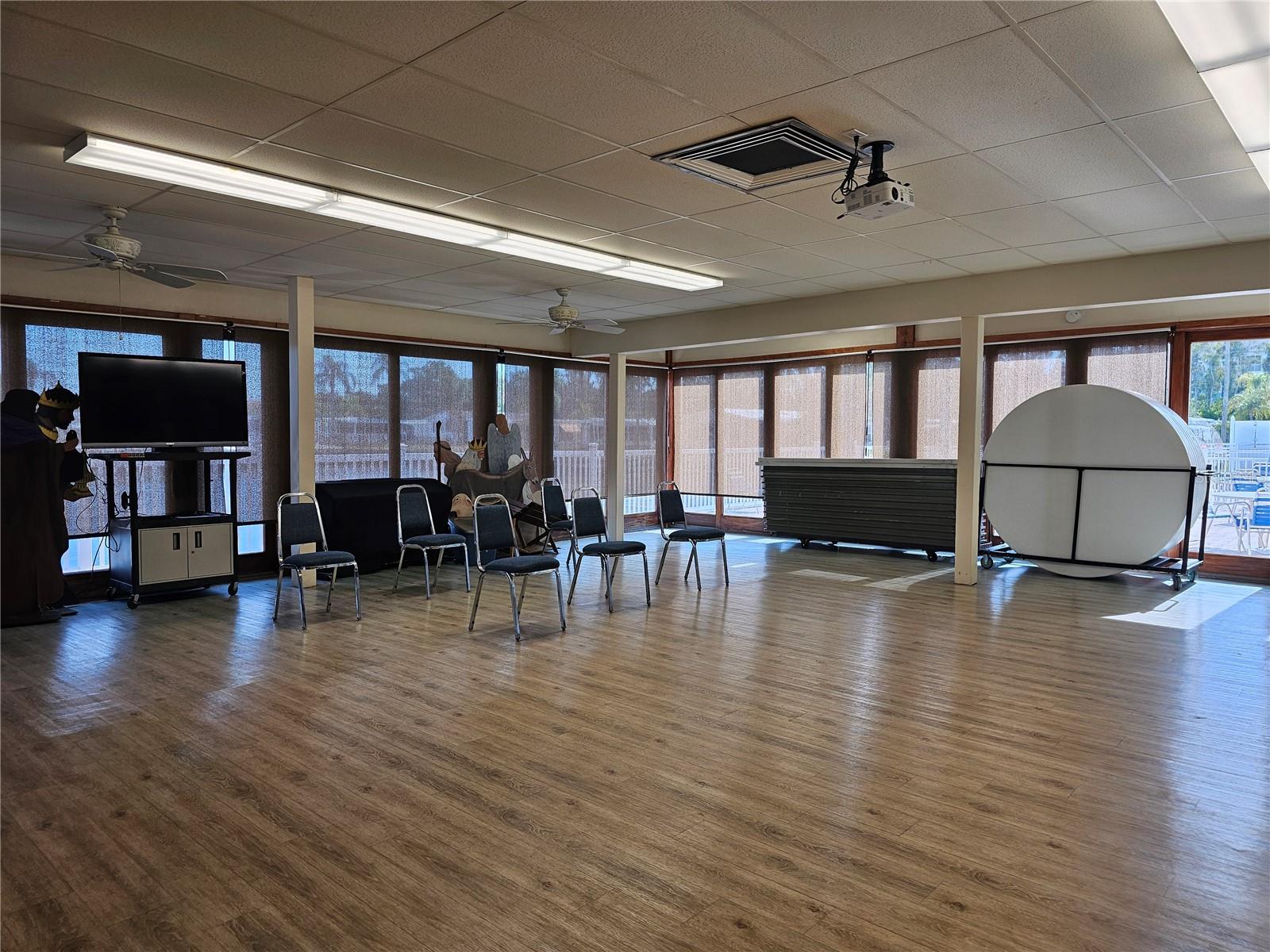 Listing photo id 27 for 18675 Us Highway 19 N 498