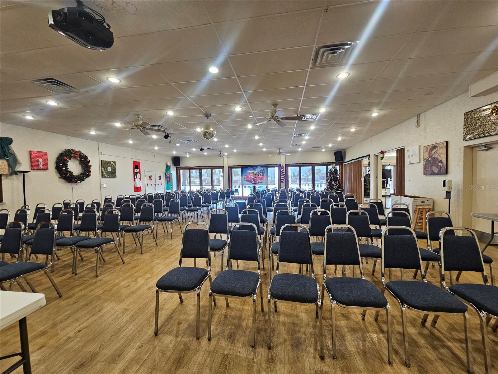 Listing photo id 30 for 18675 Us Highway 19 N 498