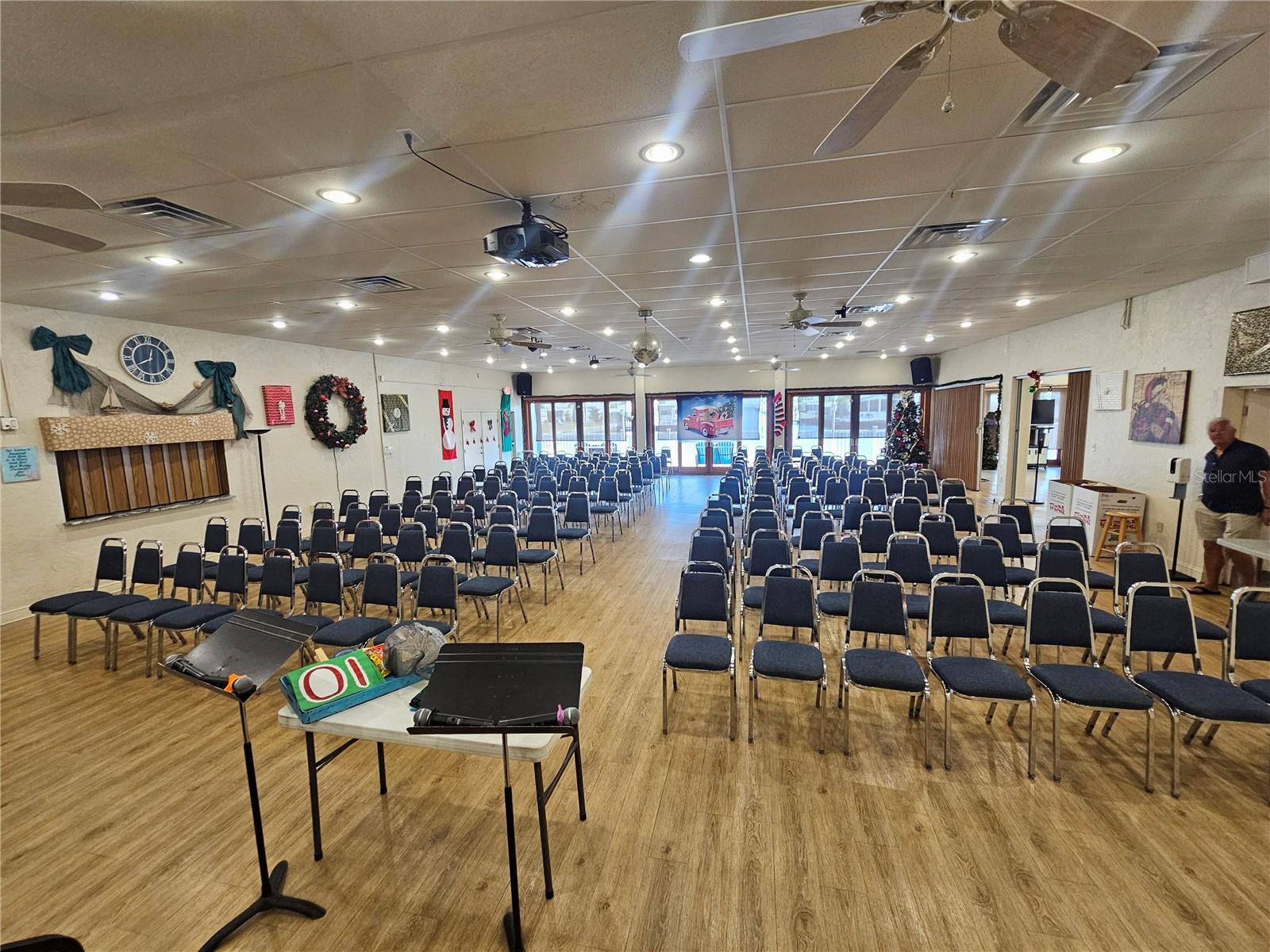 Listing photo id 33 for 18675 Us Highway 19 N 498