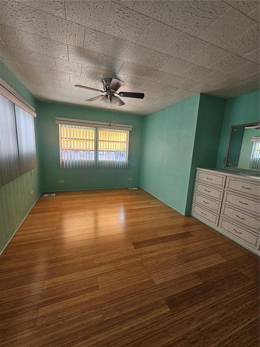 Listing photo id 2 for 18675 Us Highway 19 N 498