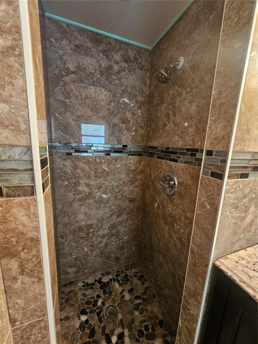 Listing photo id 4 for 18675 Us Highway 19 N 498