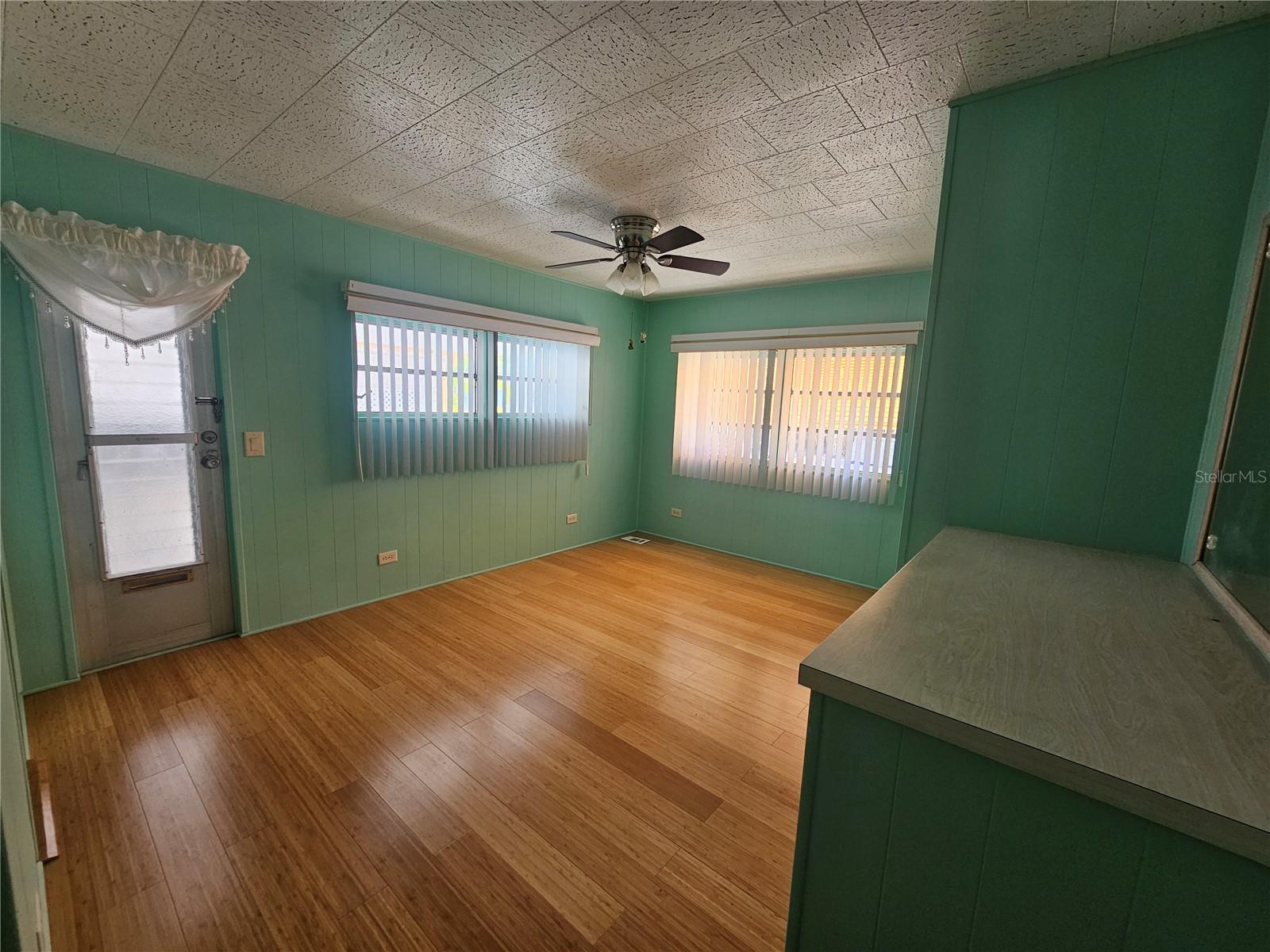 Listing photo id 7 for 18675 Us Highway 19 N 498