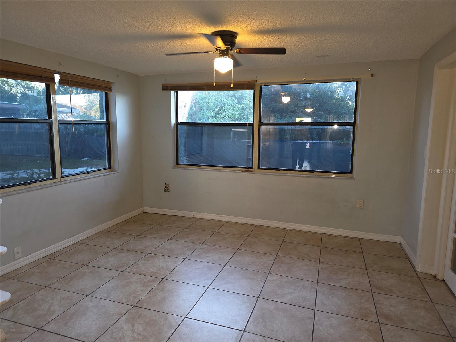 Image 10 of 24 For 3431 Overland Drive