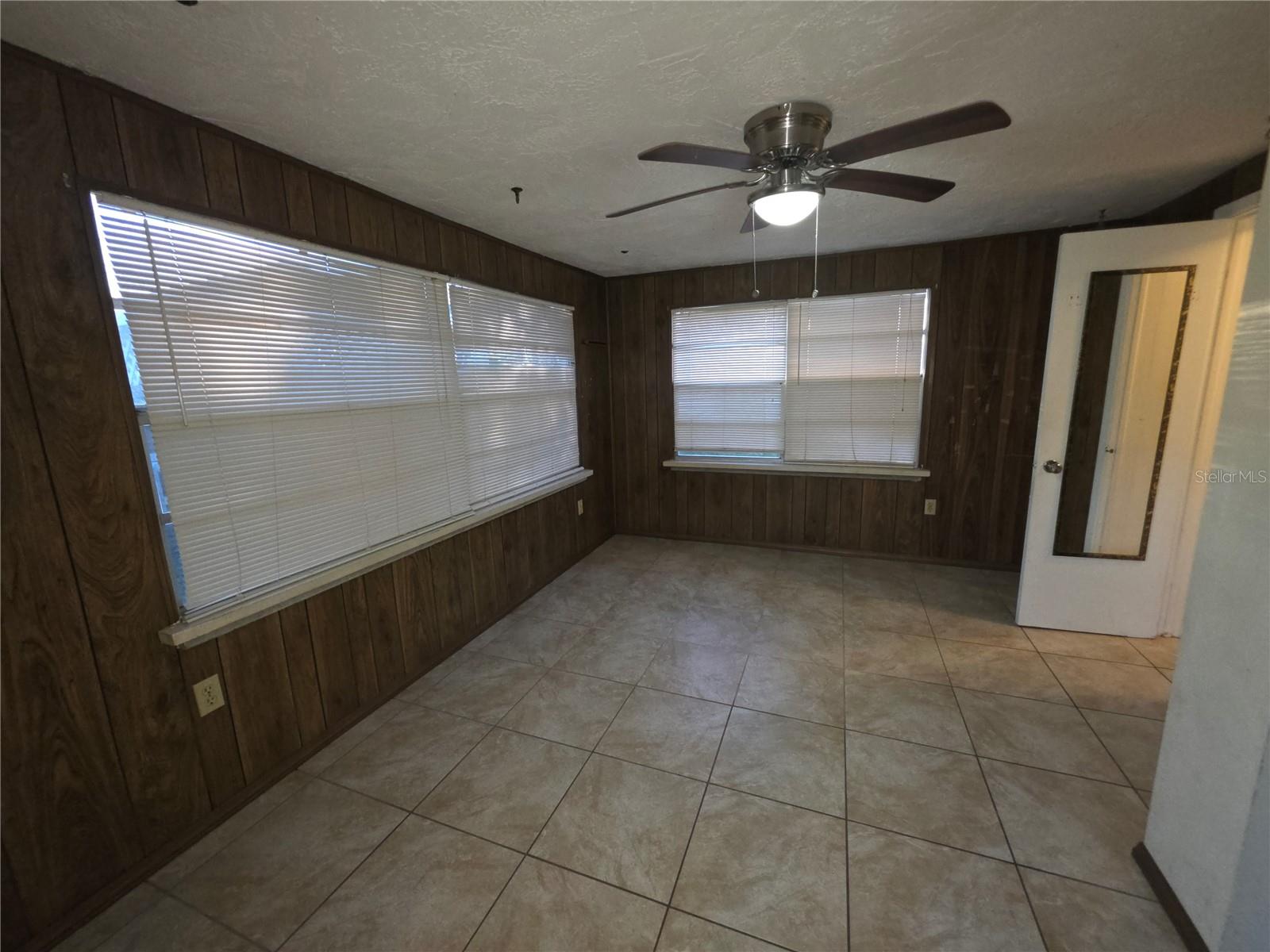 Image 19 of 24 For 3431 Overland Drive