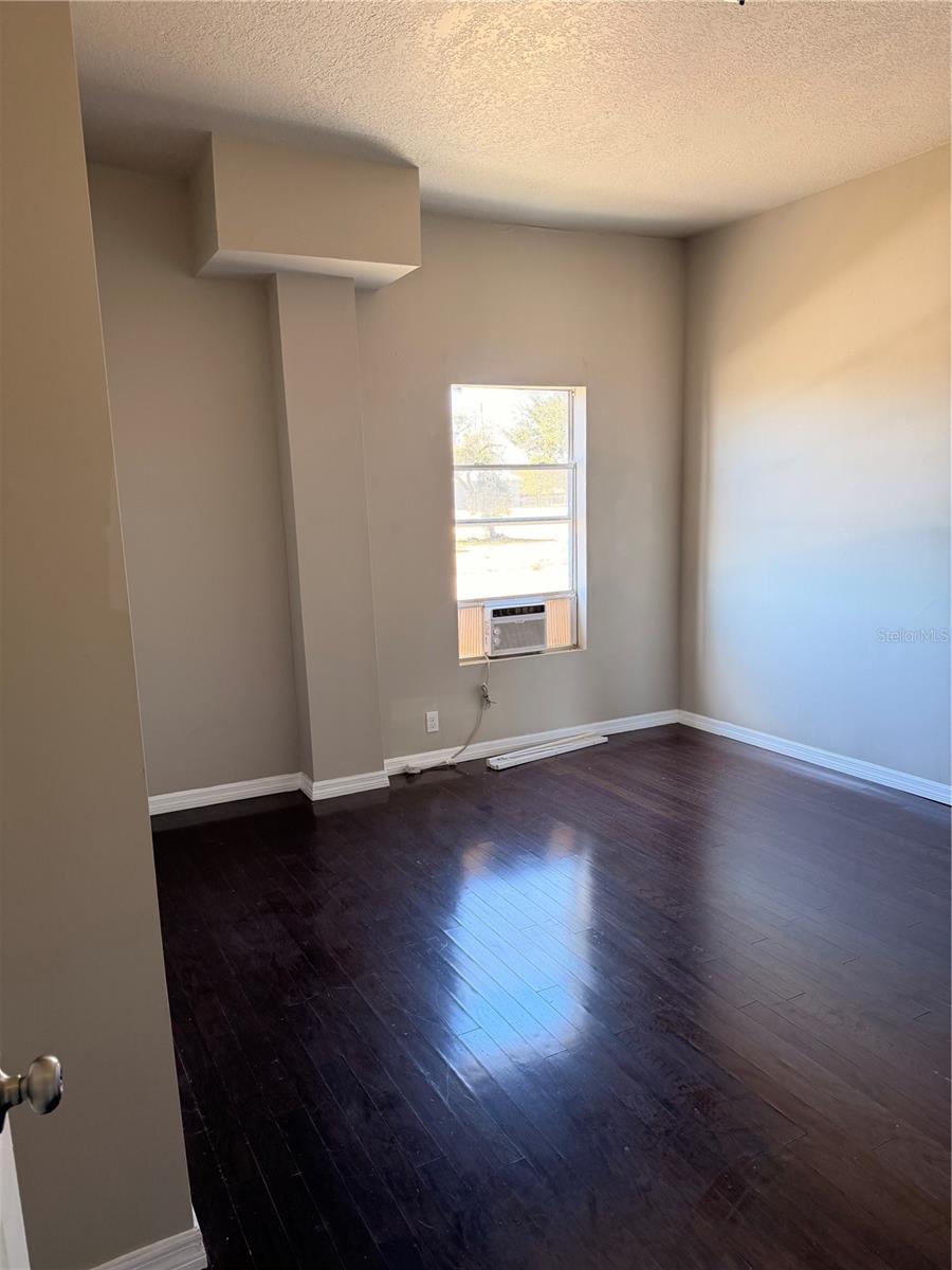 Image 20 of 37 For 1001 1st Street