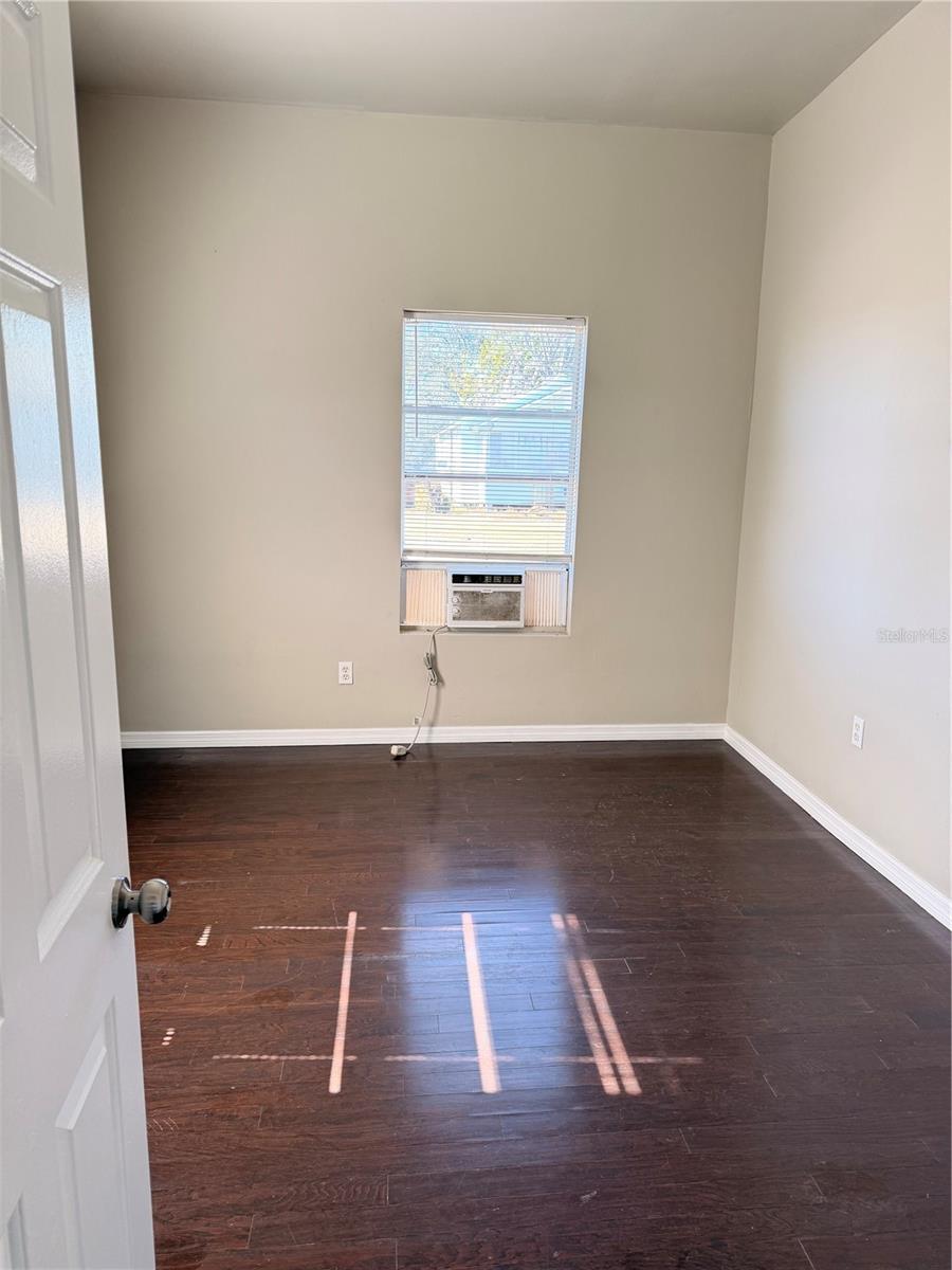 Image 21 of 37 For 1001 1st Street