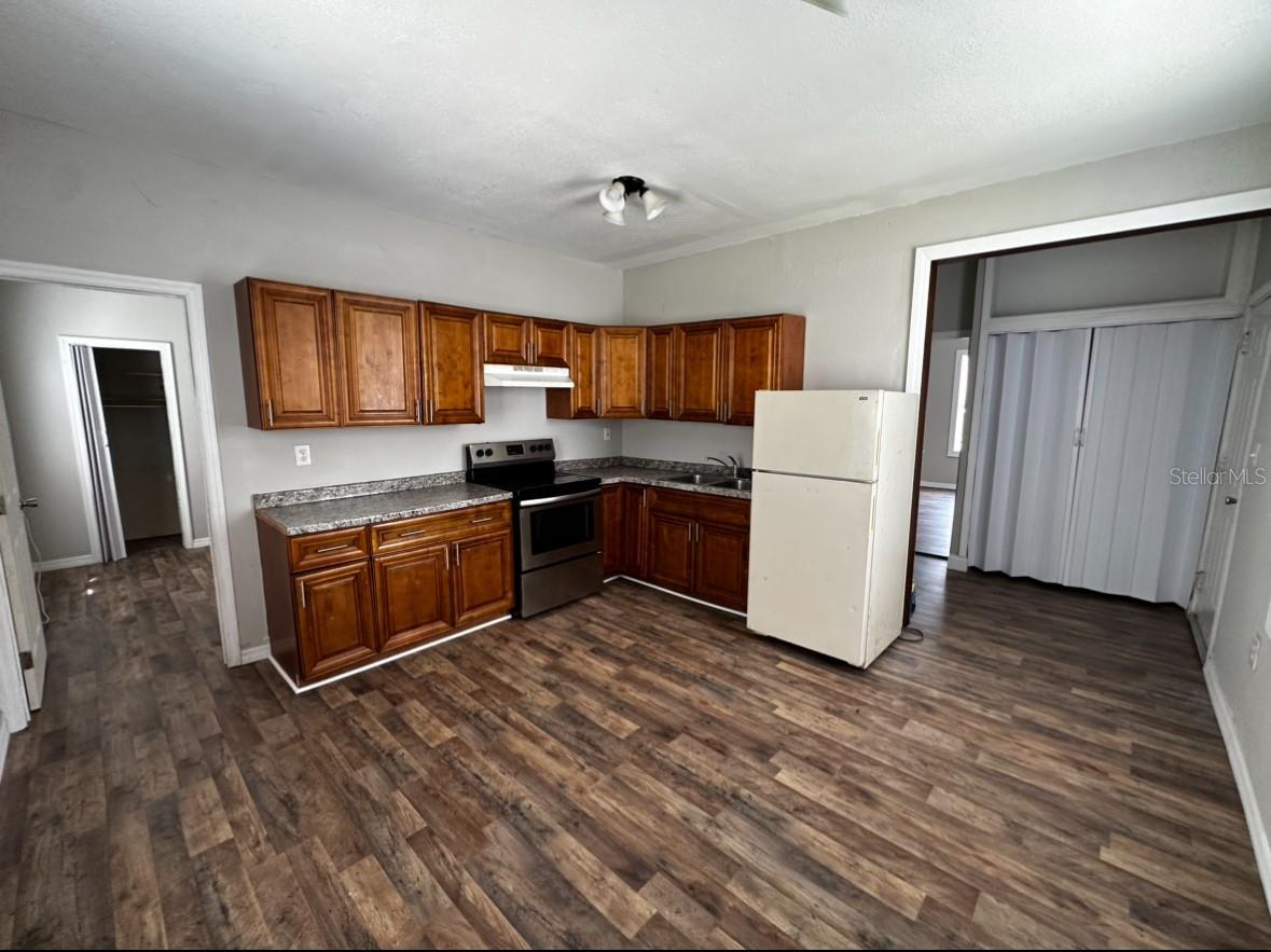 Image 8 of 37 For 1001 1st Street