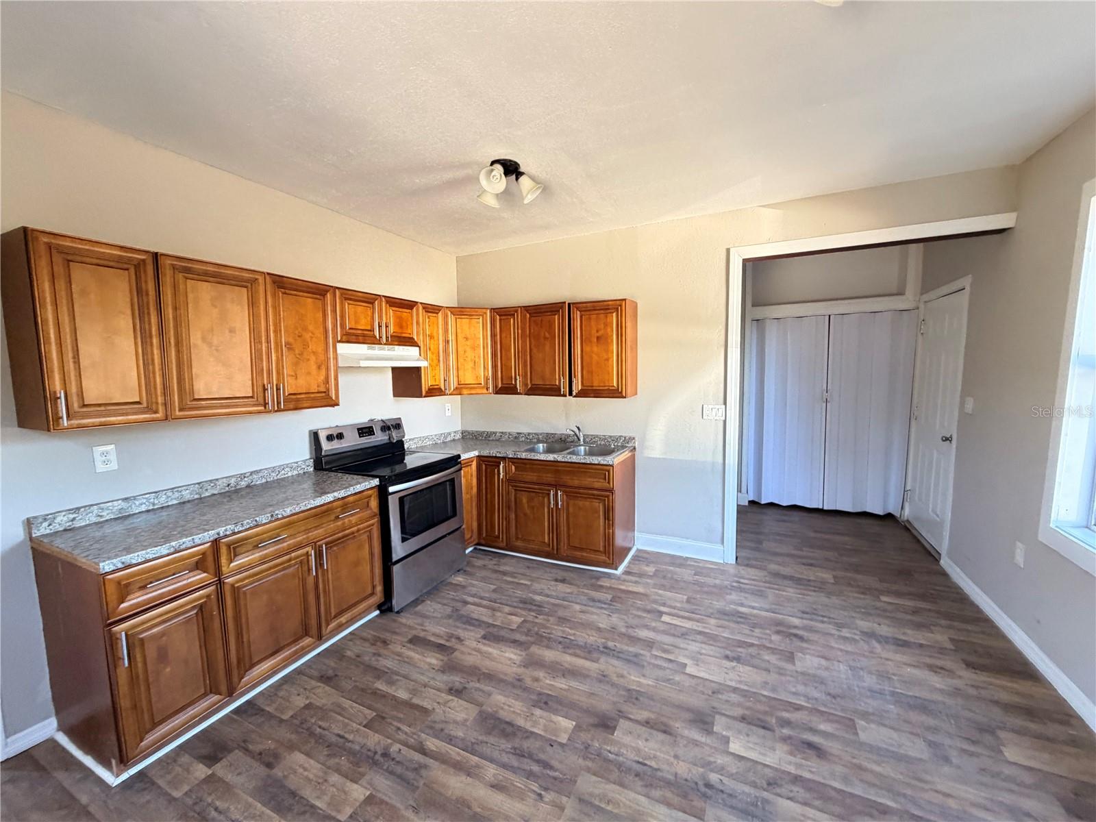 Image 9 of 37 For 1001 1st Street