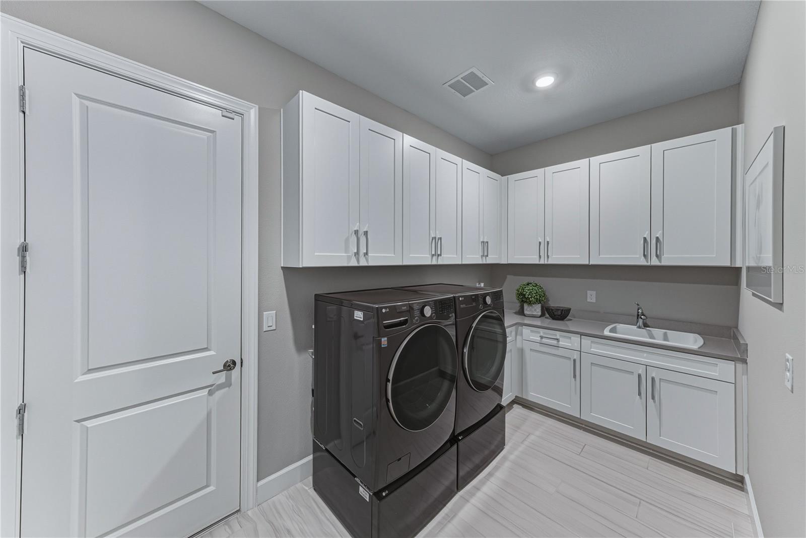 Image 74 of 79 For 4920 Freccia Loop