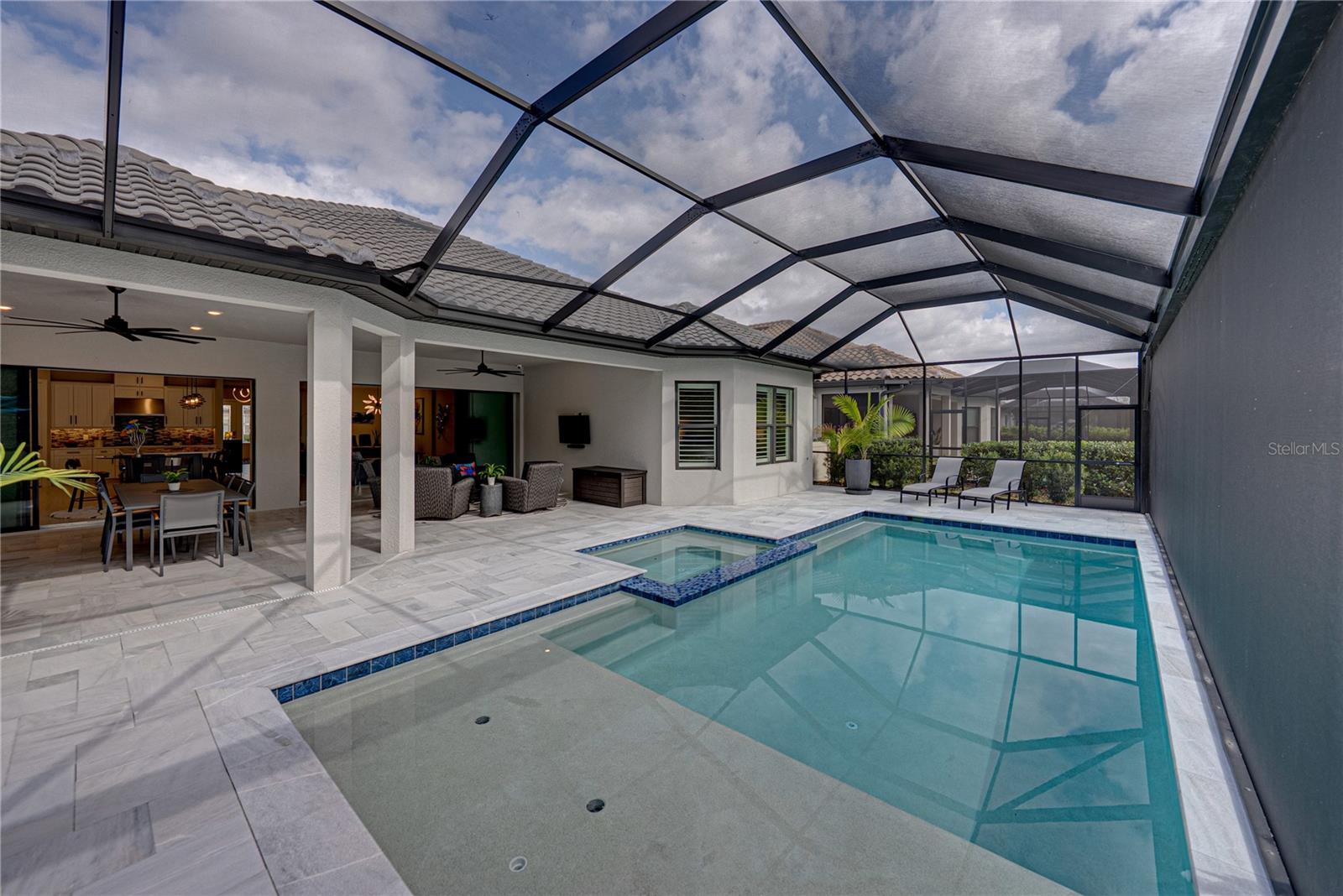 Image 76 of 79 For 4920 Freccia Loop