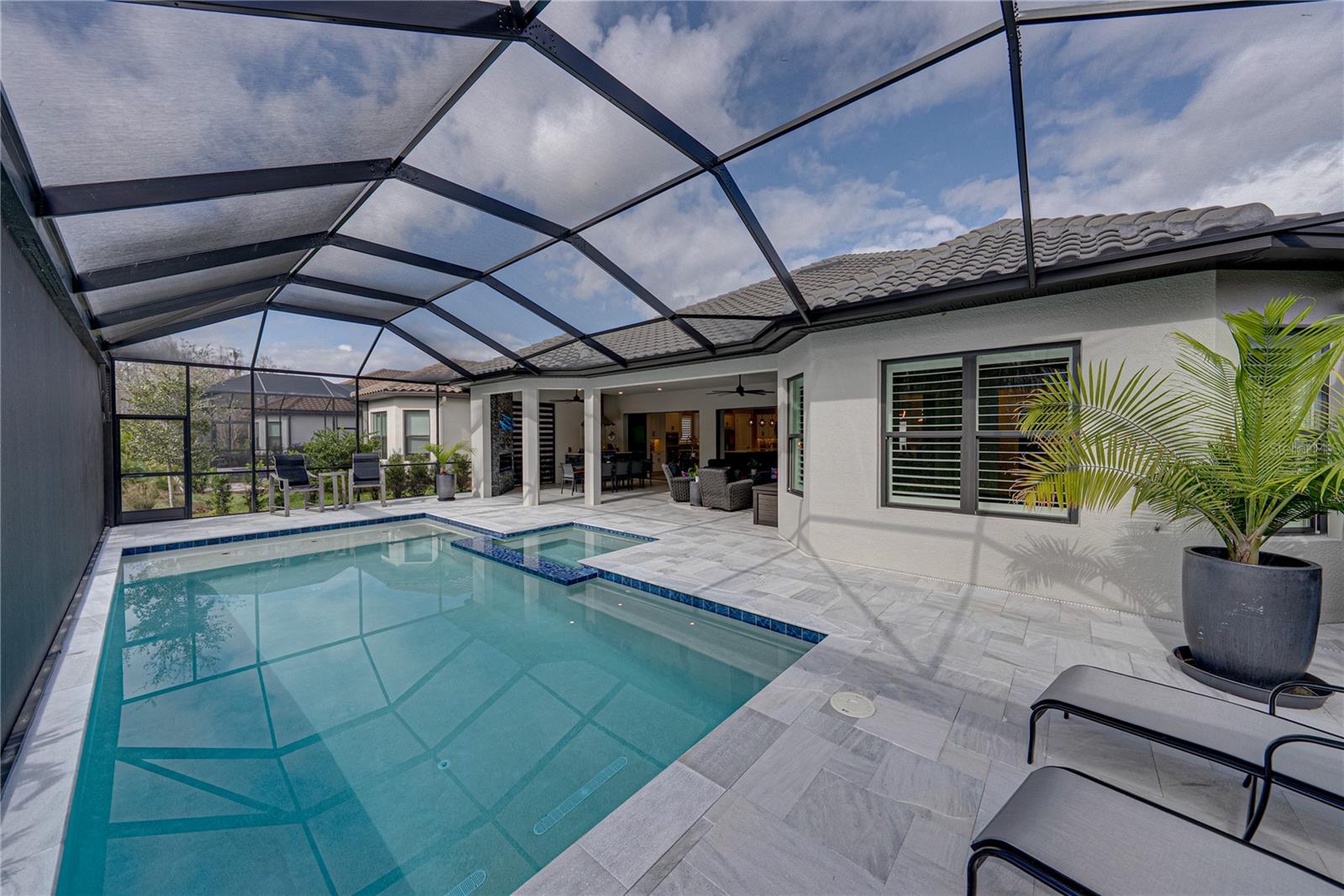 Image 77 of 79 For 4920 Freccia Loop