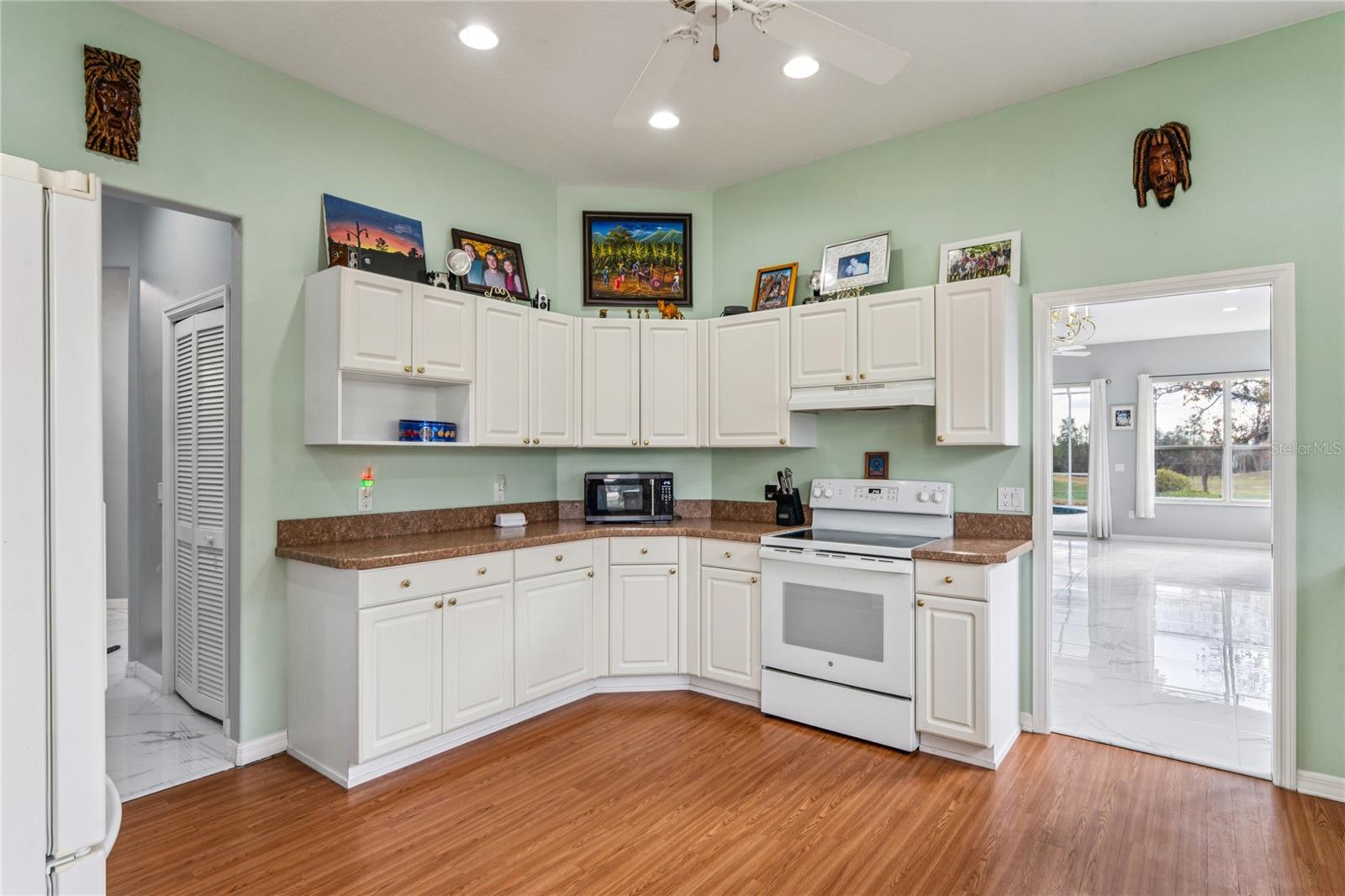 Image 19 of 76 For 6 Deerwood Drive