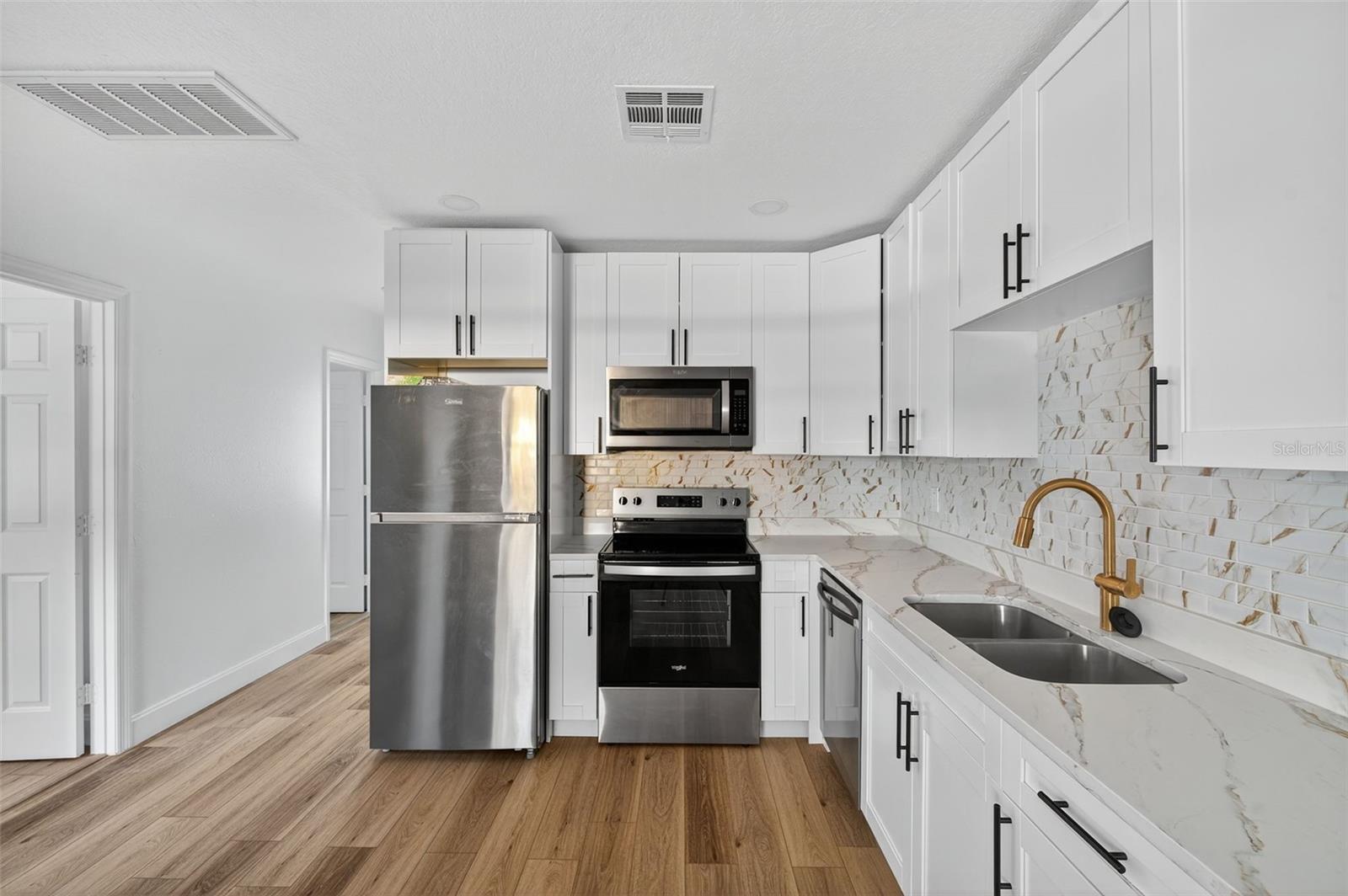 Image 12 of 77 For 1933 10th Street S