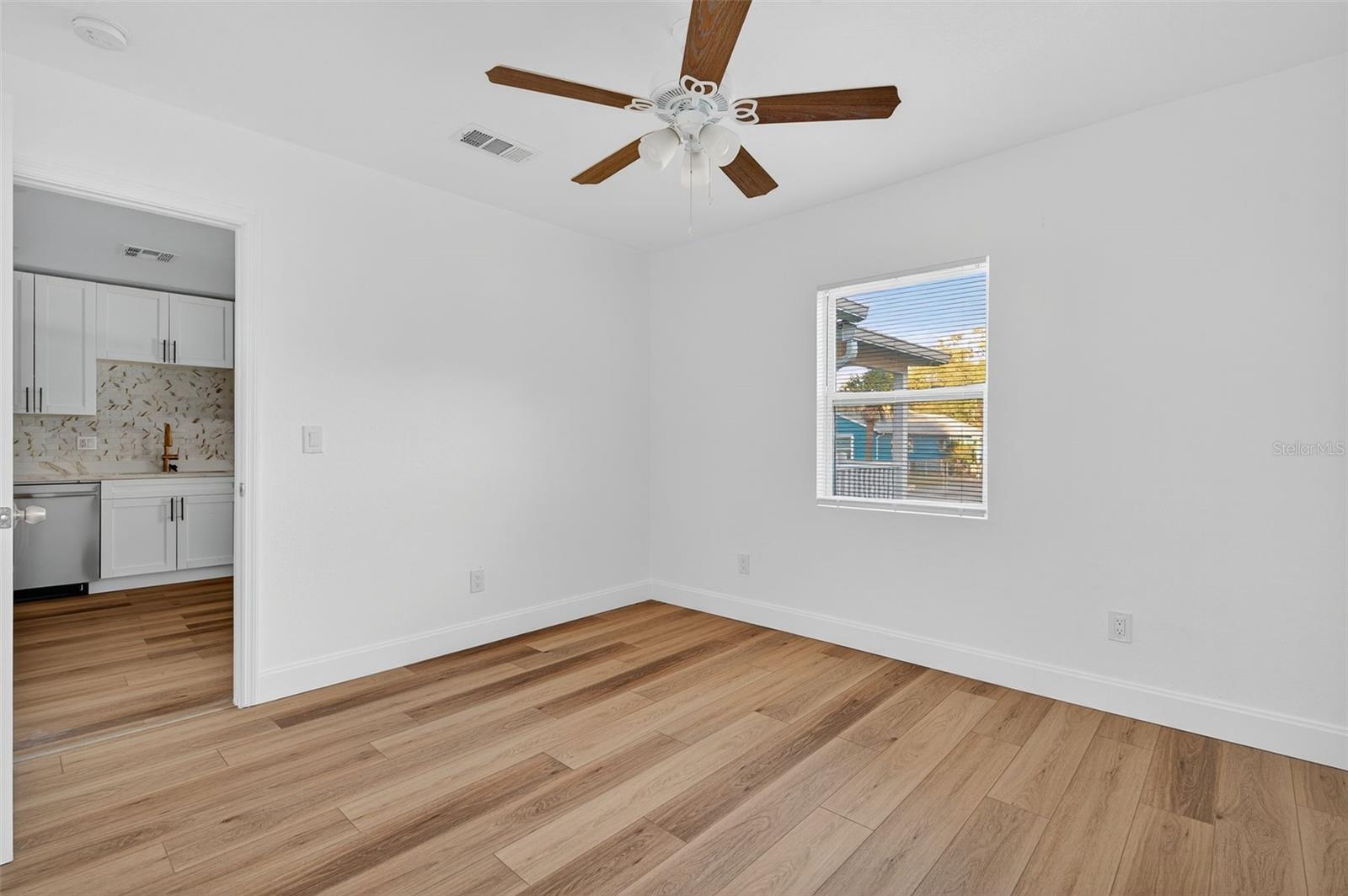 Image 19 of 77 For 1933 10th Street S