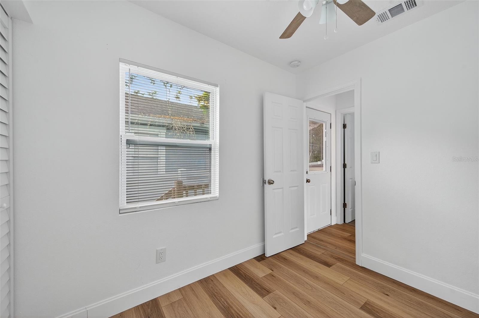 Image 24 of 77 For 1933 10th Street S