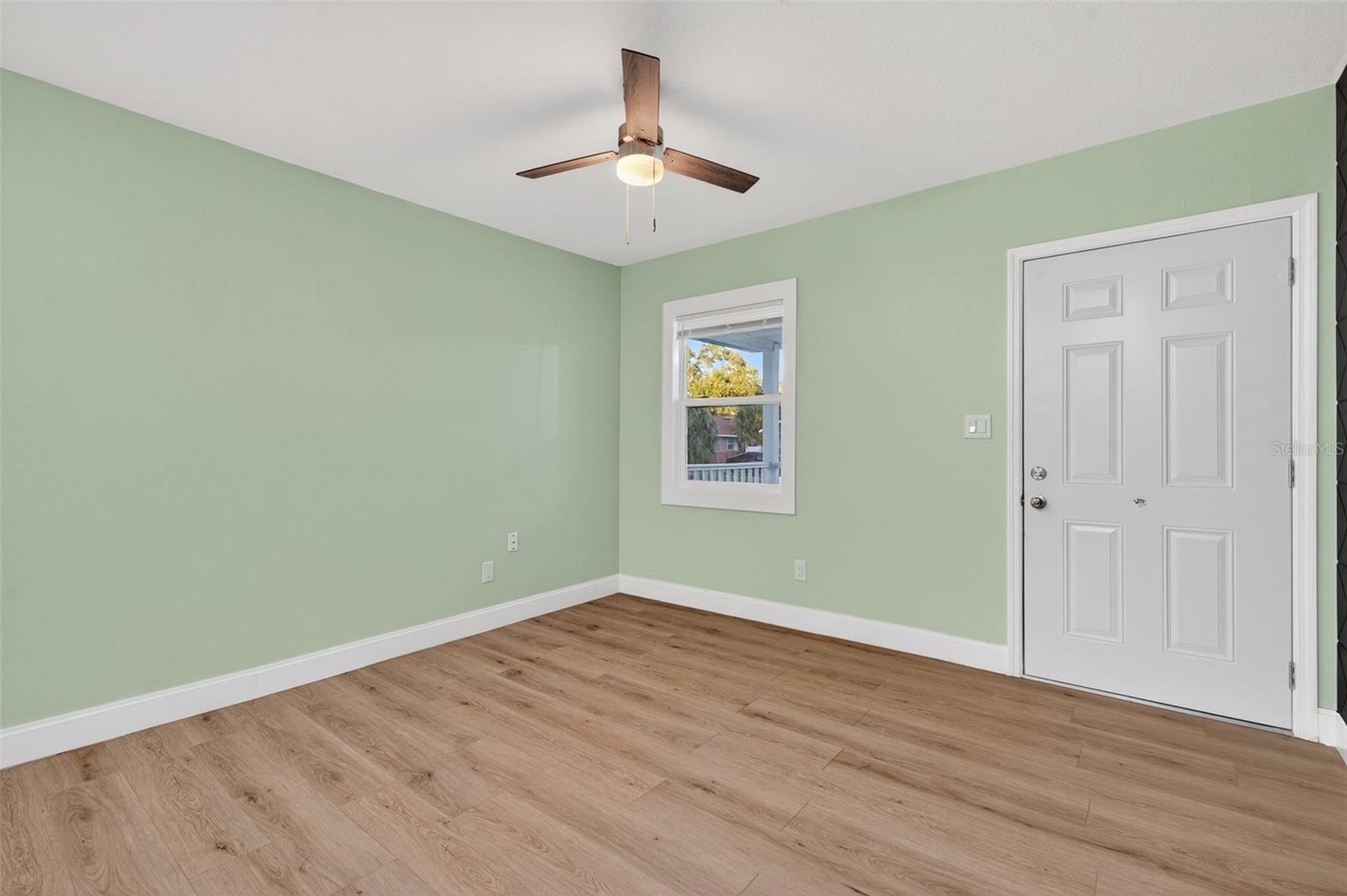 Image 33 of 77 For 1933 10th Street S