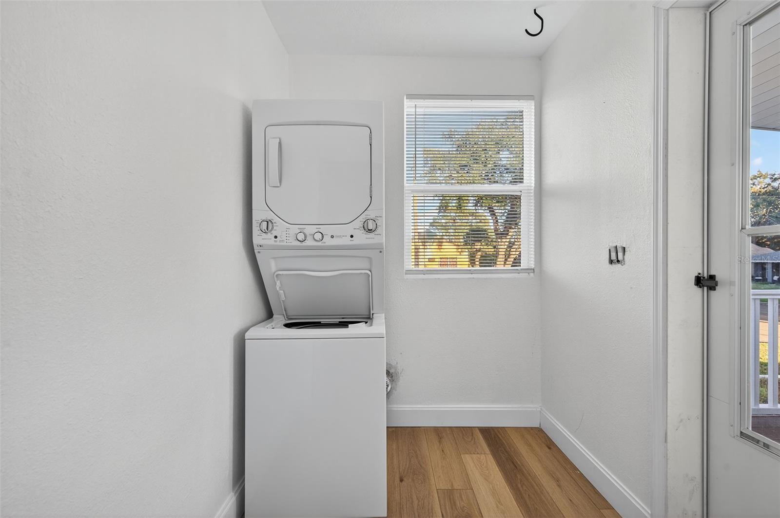 Image 7 of 77 For 1933 10th Street S