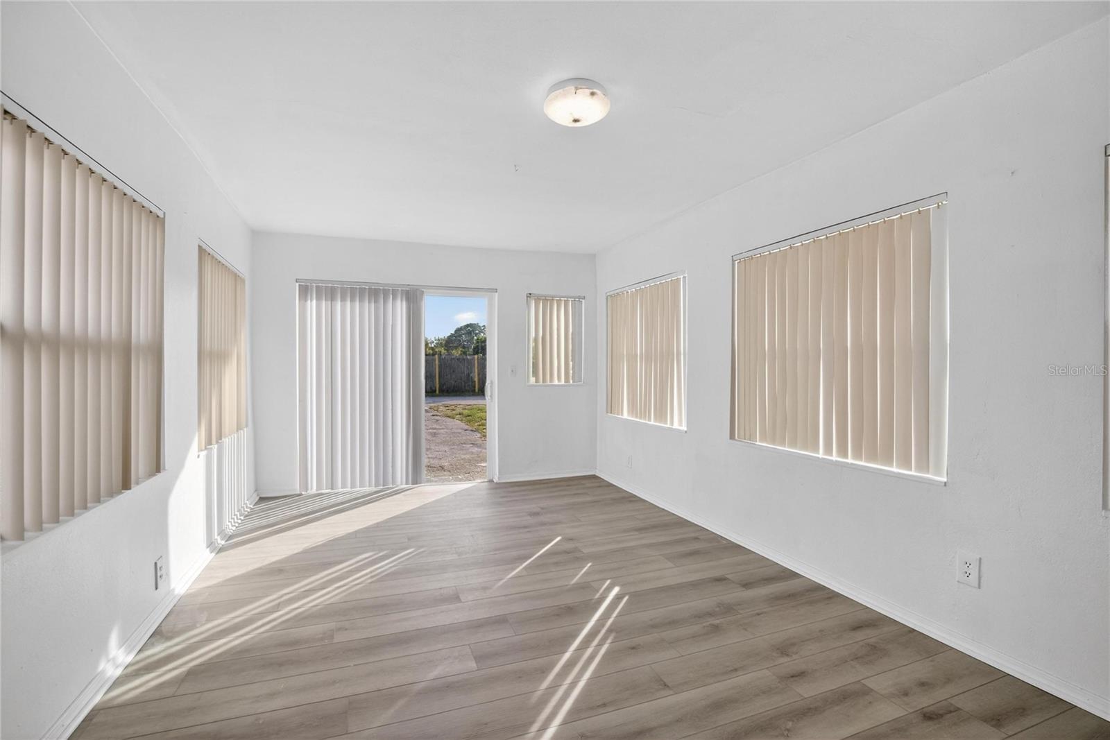 Image 27 of 43 For 2350 38th Avenue N