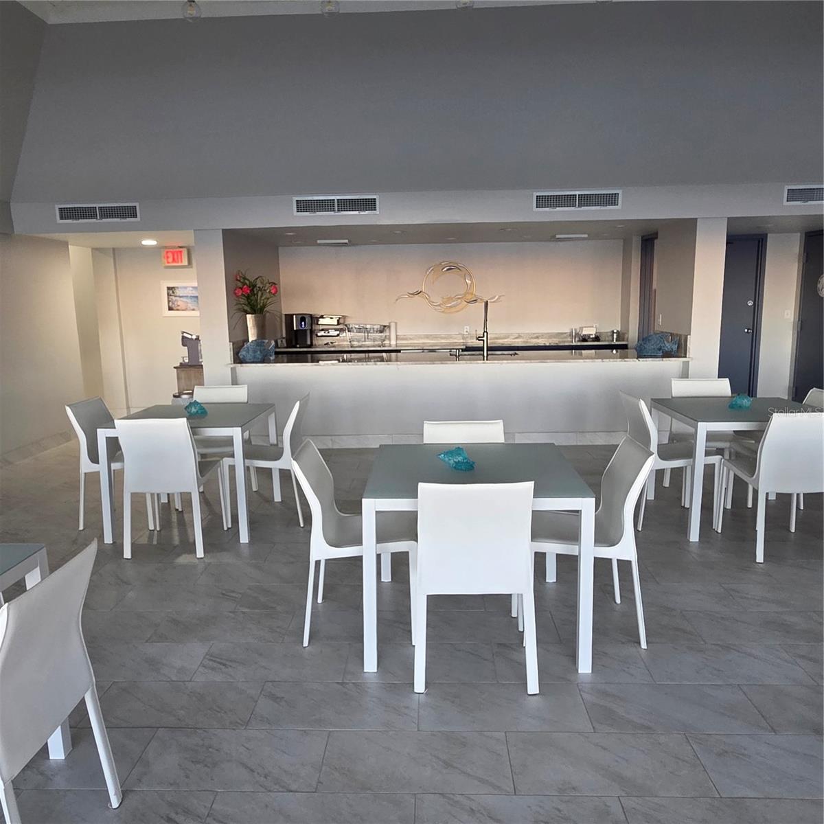 Image 14 of 33 For 100 Oakmont Lane 305