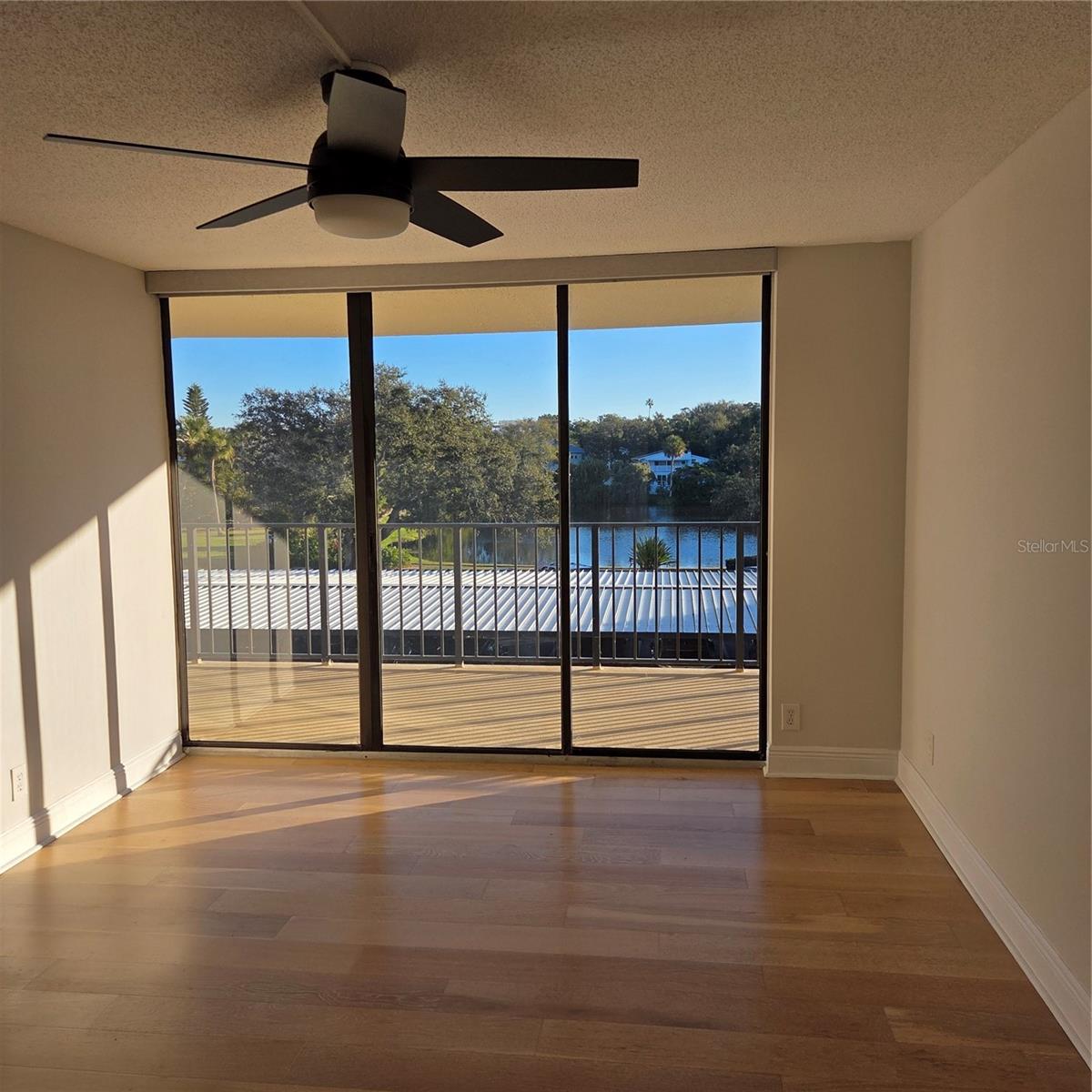 Image 18 of 33 For 100 Oakmont Lane 305