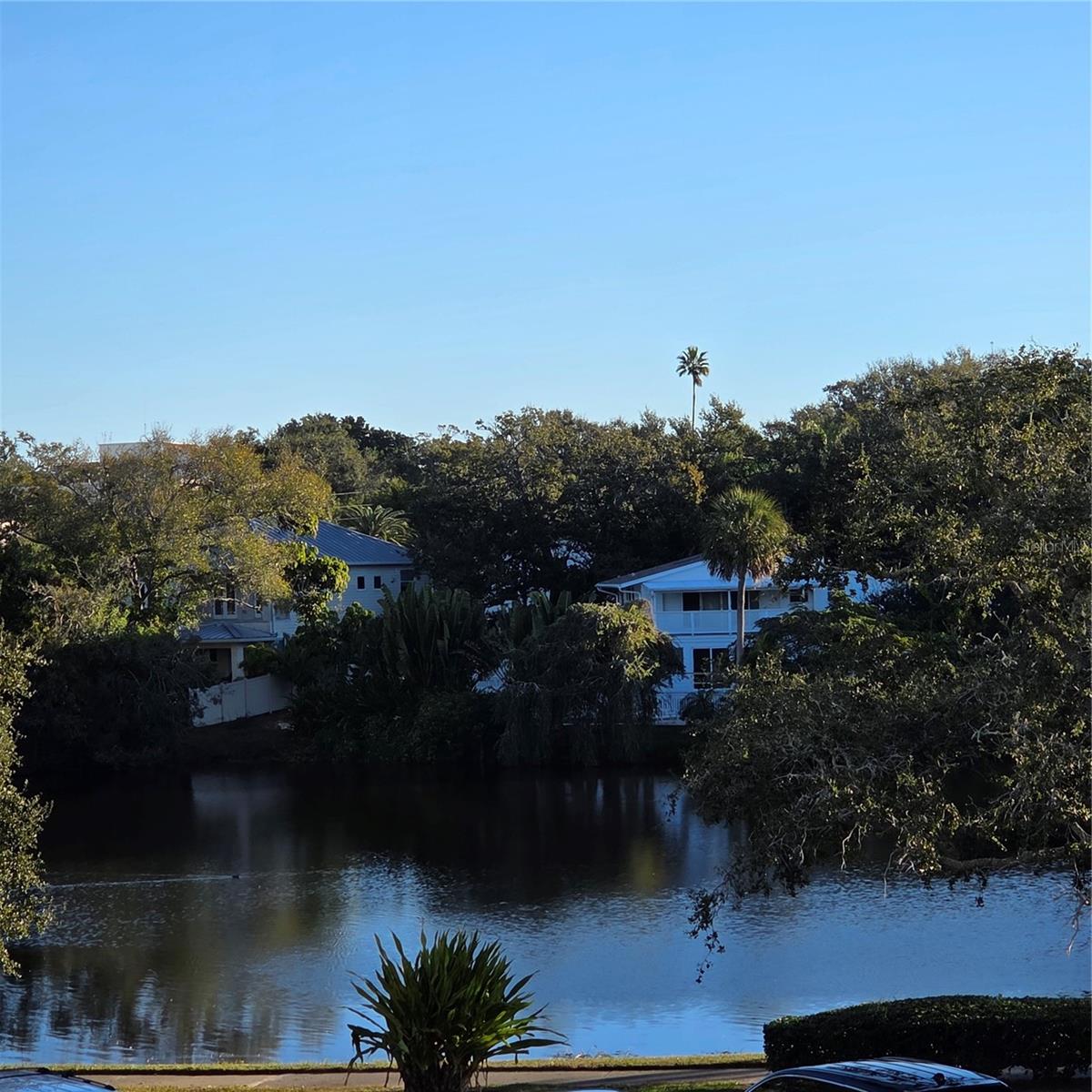 Image 21 of 33 For 100 Oakmont Lane 305