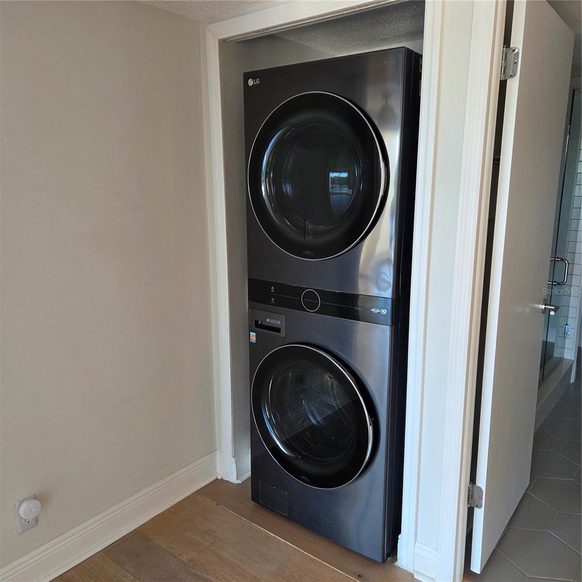 Image 26 of 33 For 100 Oakmont Lane 305