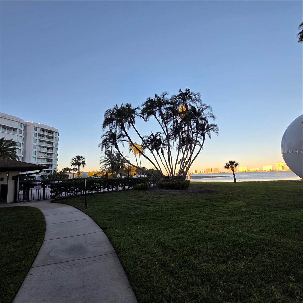 Image 6 of 33 For 100 Oakmont Lane 305