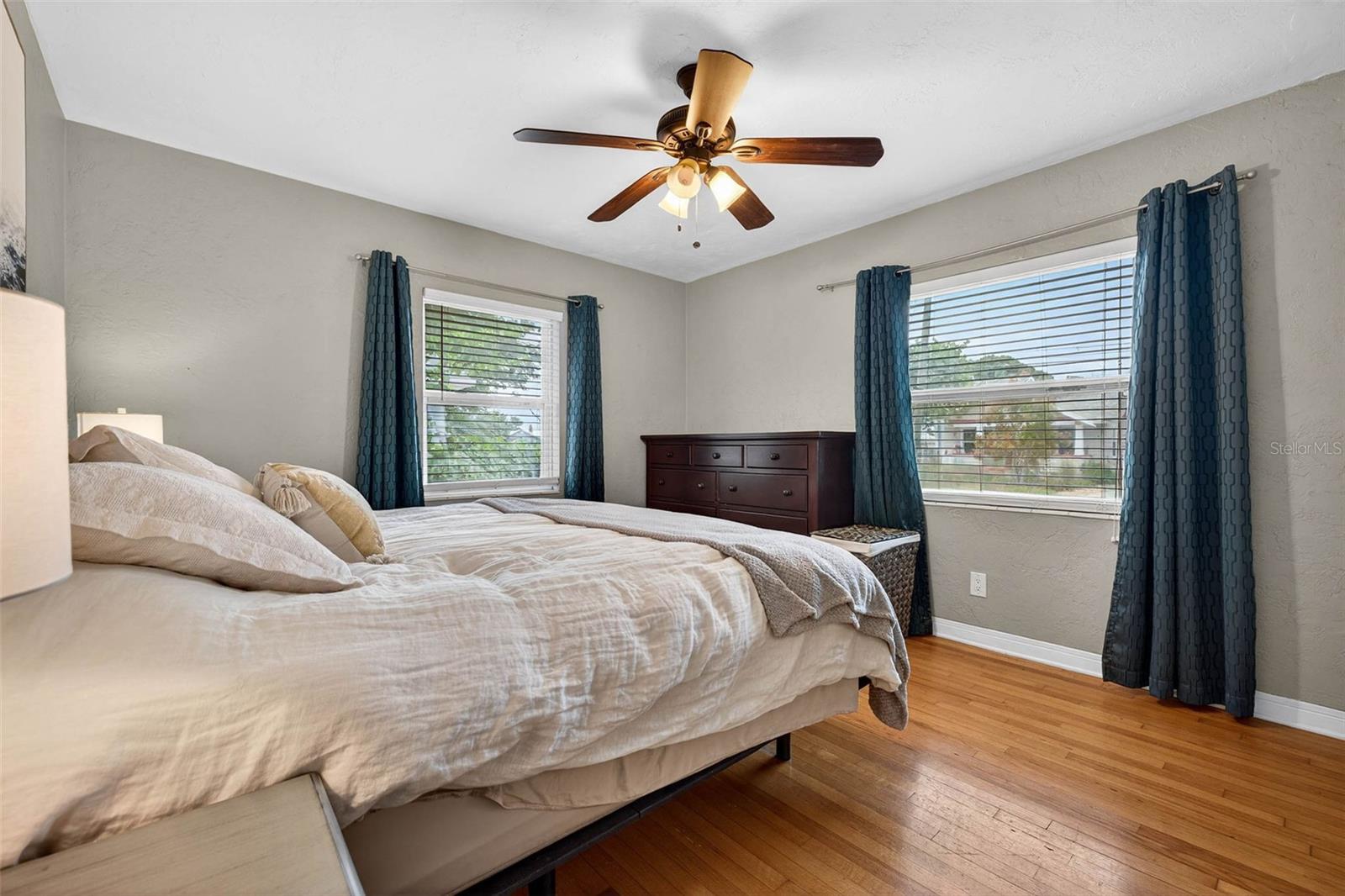 Image 11 of 21 For 1021 35th Avenue N