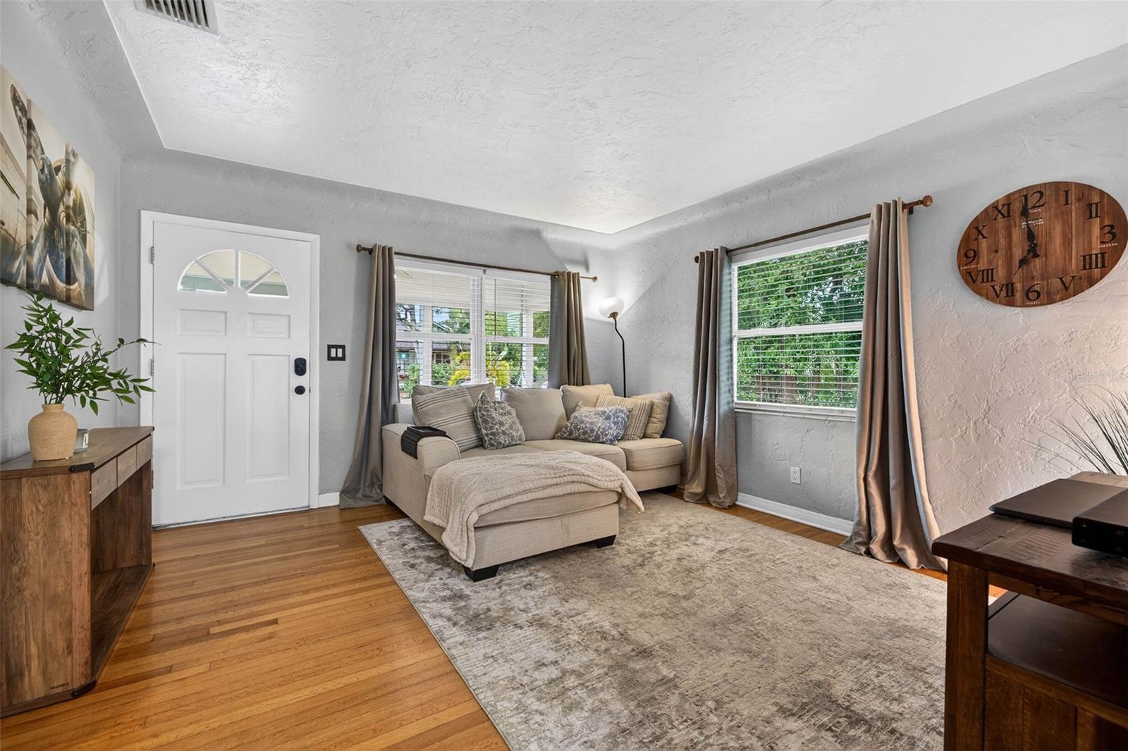 Image 13 of 21 For 1021 35th Avenue N