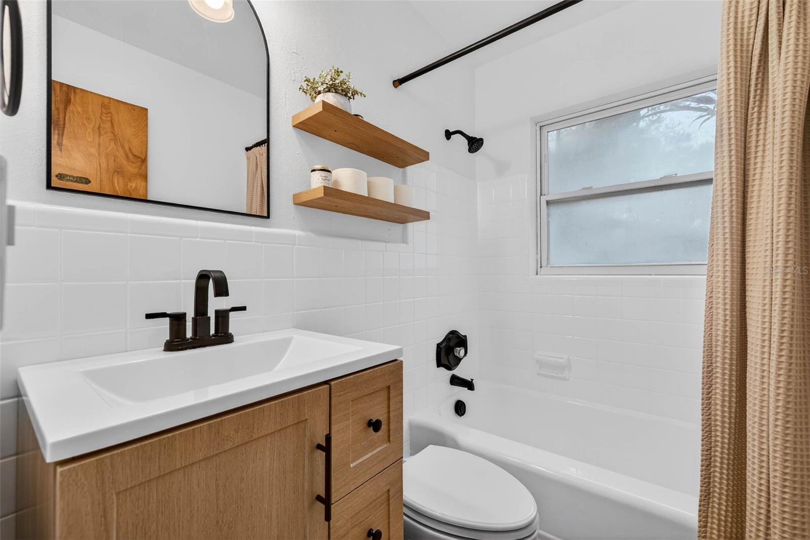 Image 15 of 21 For 1021 35th Avenue N