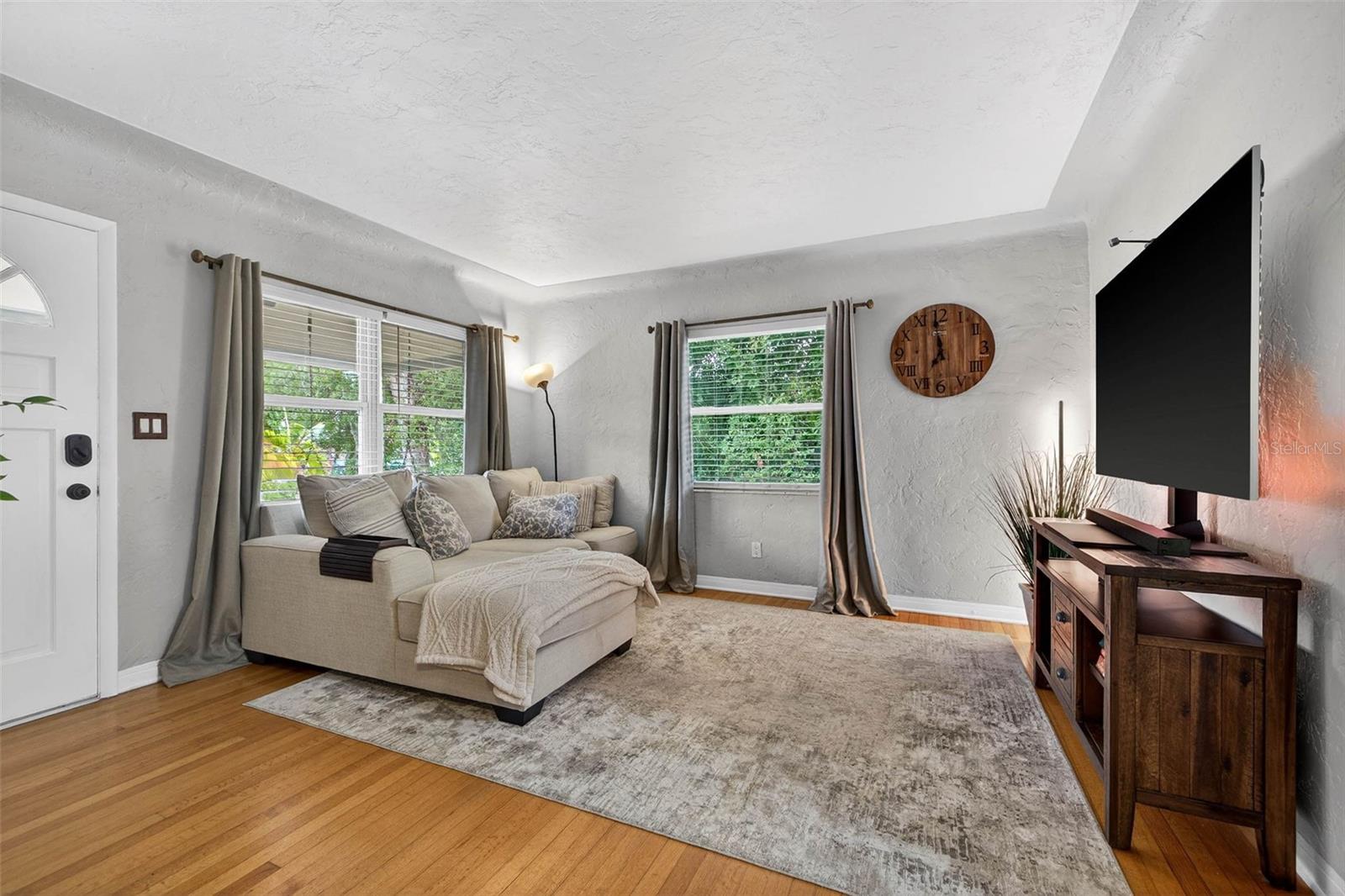 Image 4 of 21 For 1021 35th Avenue N