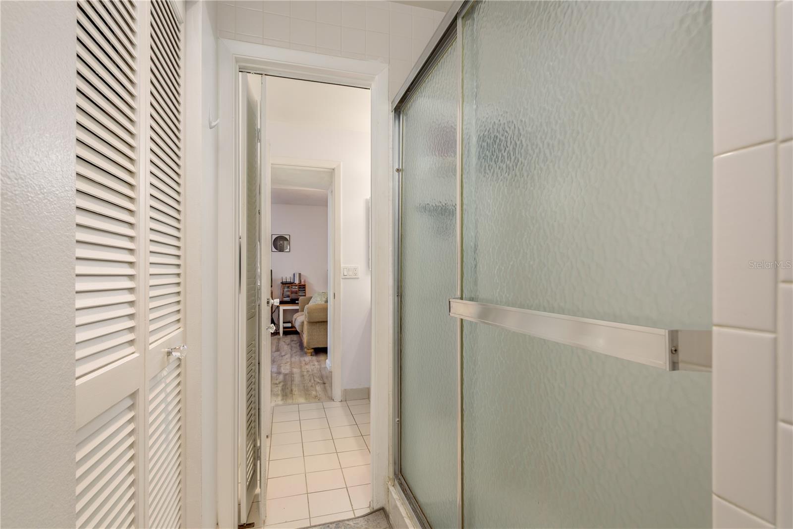 Image 15 of 25 For 1901 Lennox Road E 1901