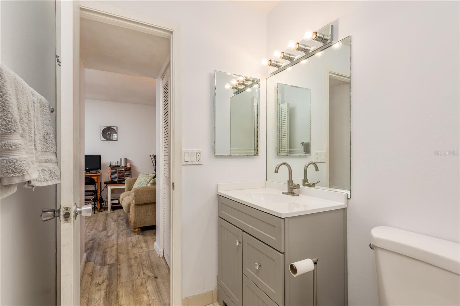 Image 16 of 25 For 1901 Lennox Road E 1901