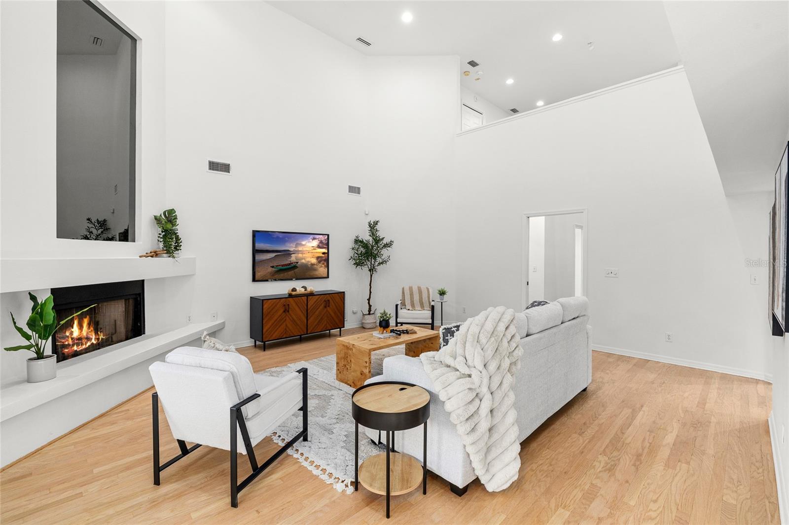 Image 16 of 46 For 4404 Azeele Street