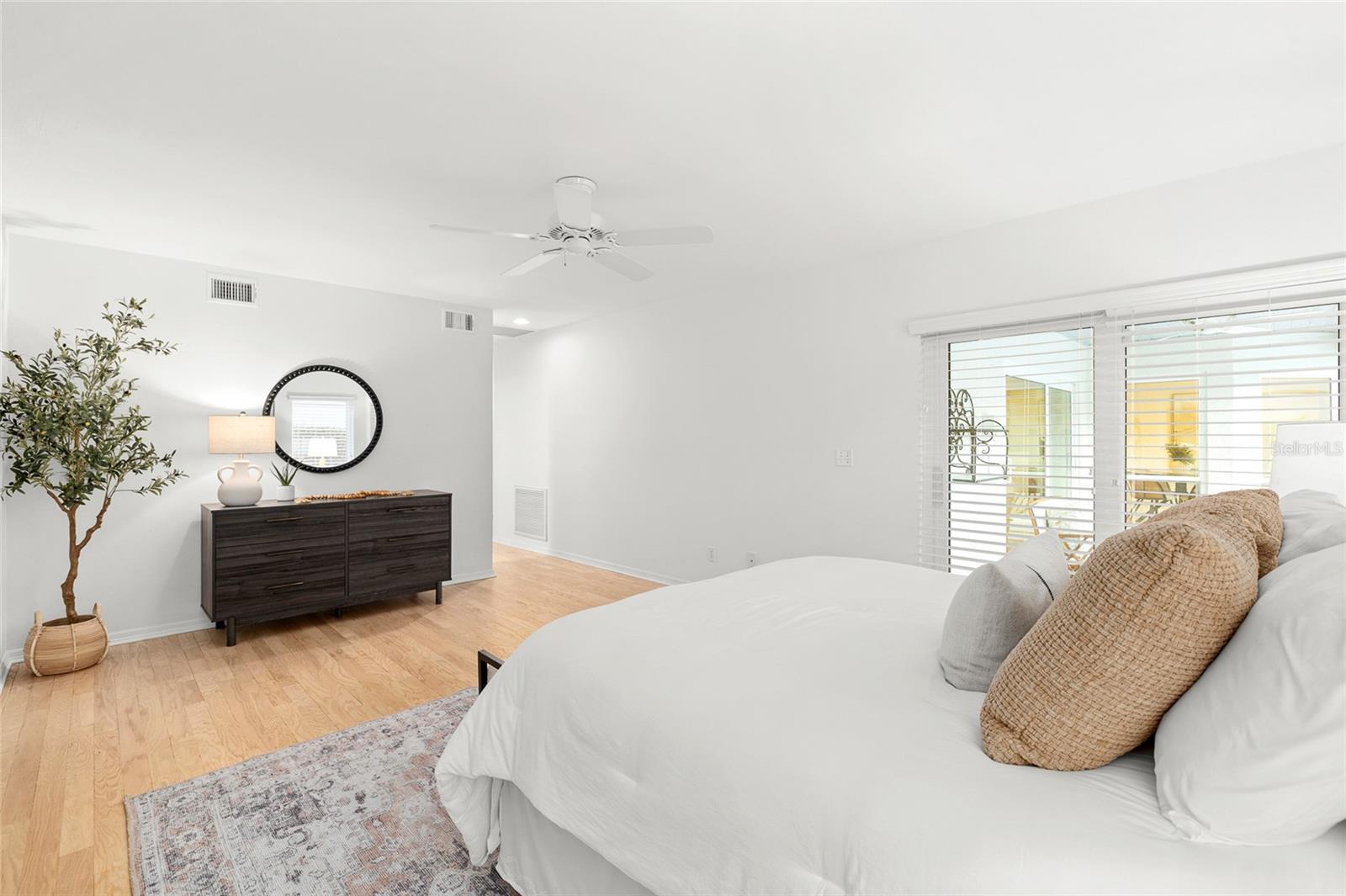 Image 20 of 46 For 4404 Azeele Street