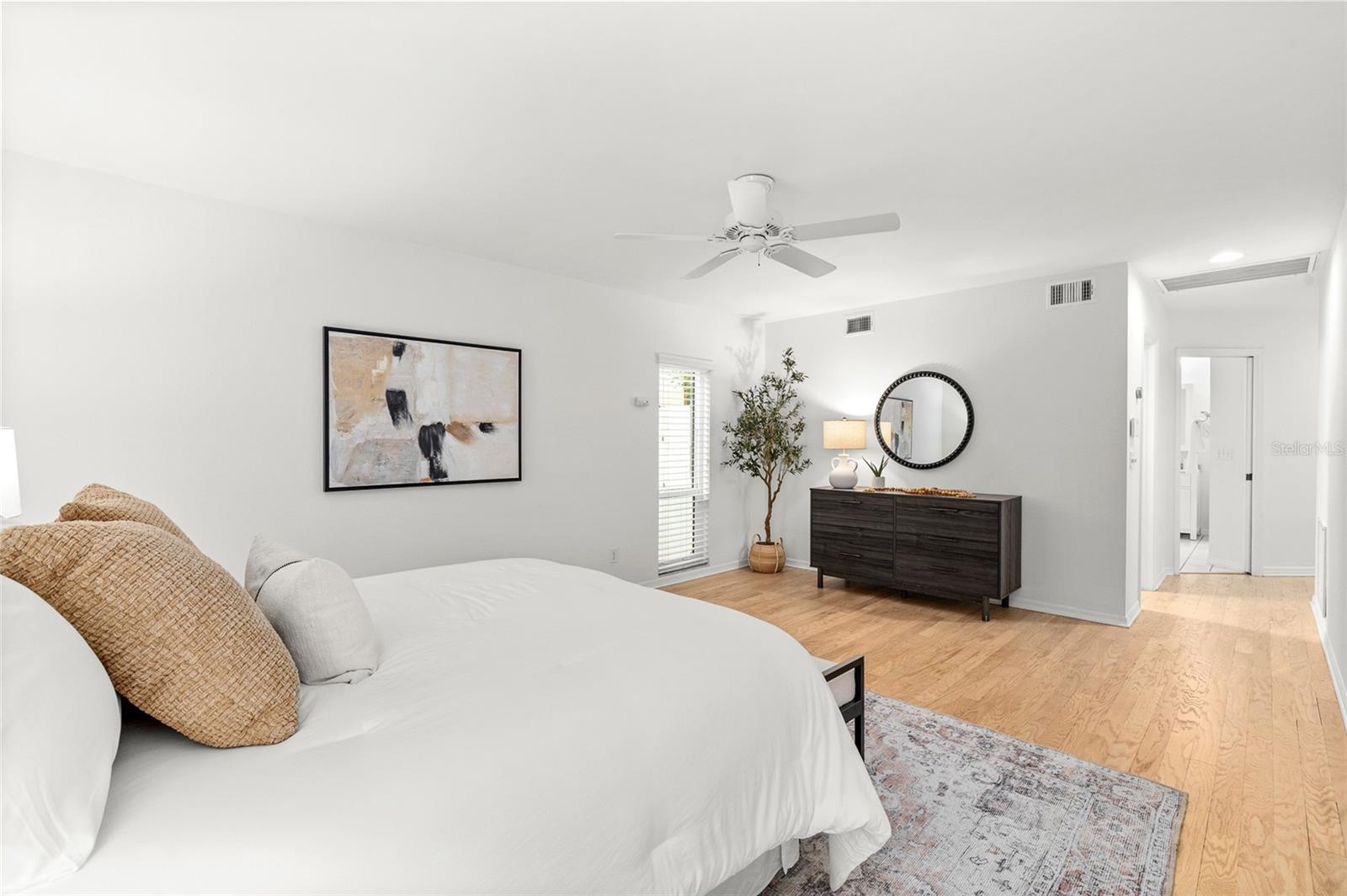 Image 21 of 46 For 4404 Azeele Street