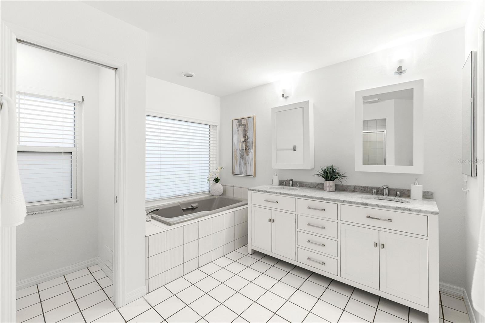 Image 22 of 46 For 4404 Azeele Street