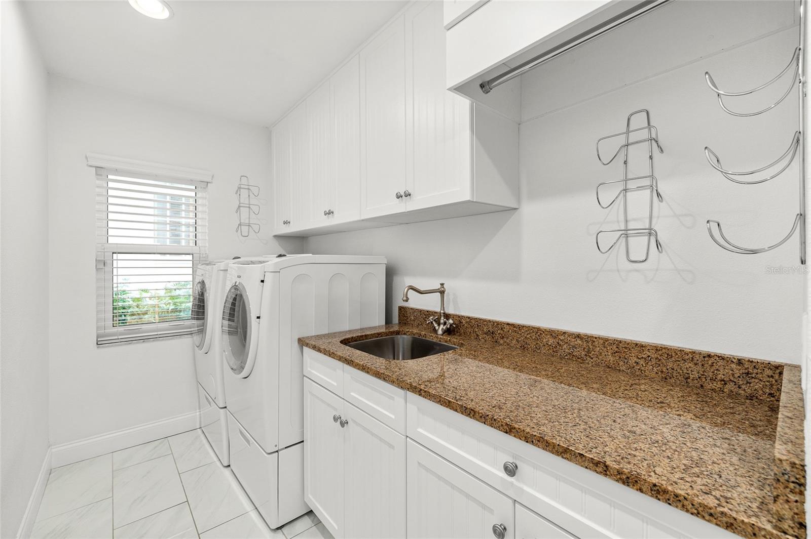 Image 35 of 46 For 4404 Azeele Street