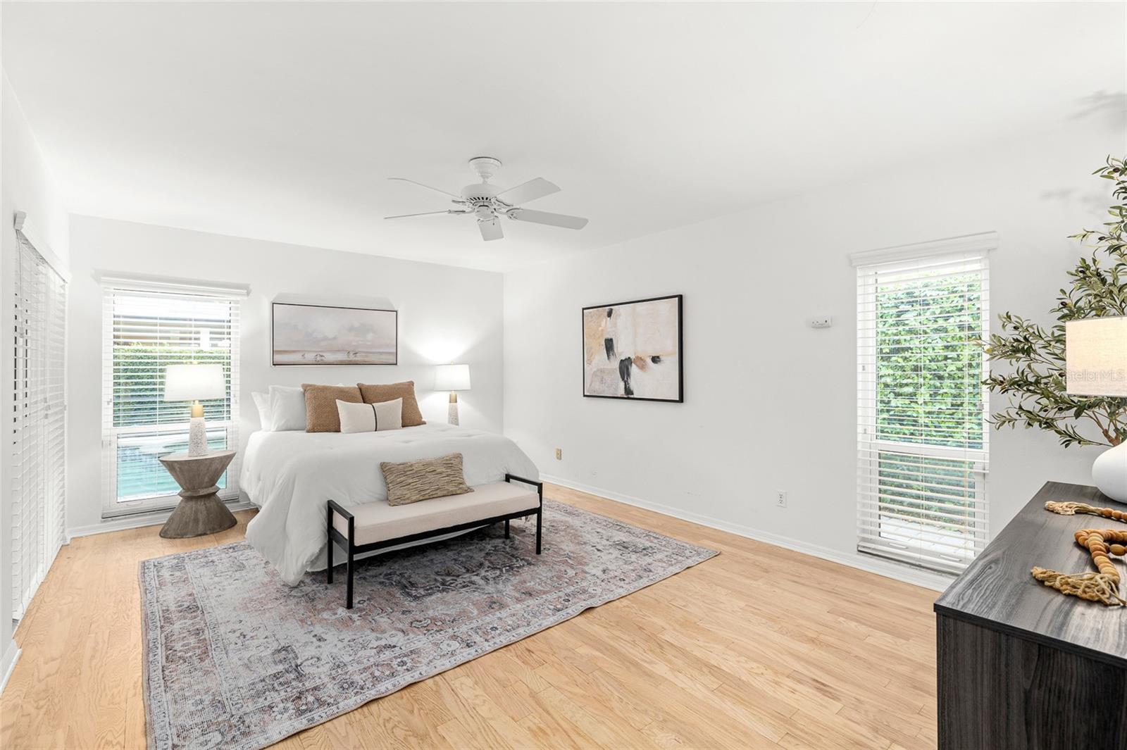 Image 4 of 46 For 4404 Azeele Street