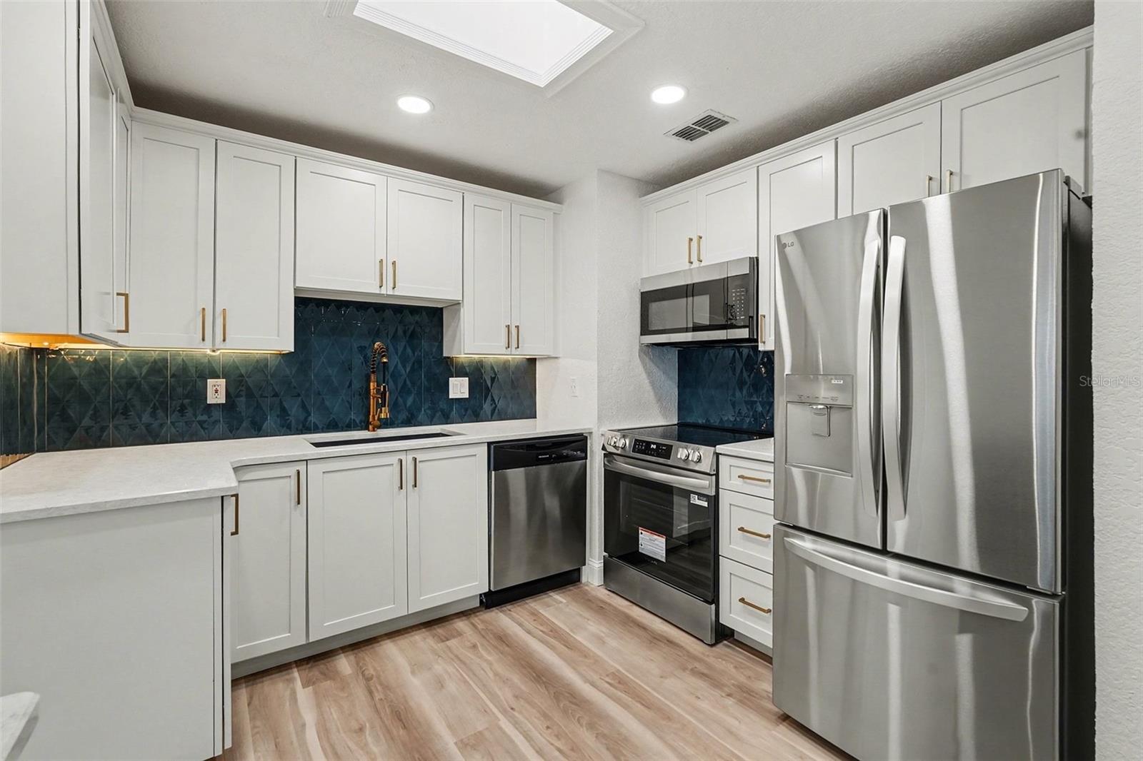 Image 12 of 86 For 2616 Fairway Avenue S