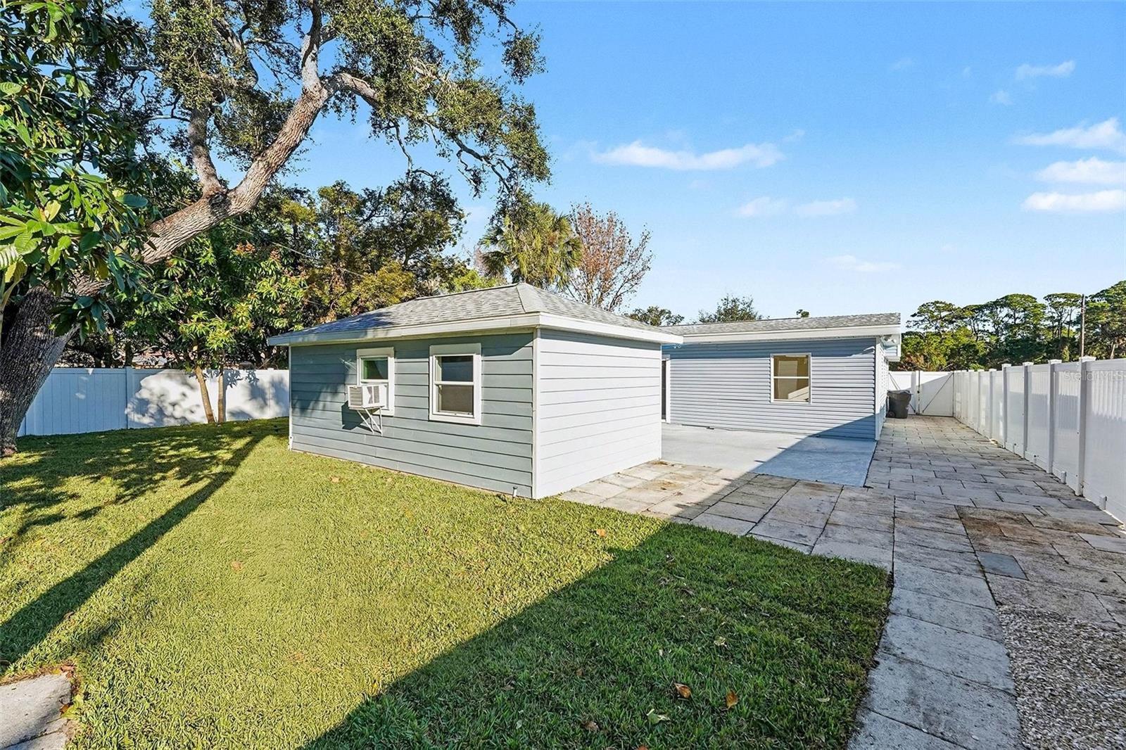 Image 49 of 86 For 2616 Fairway Avenue S