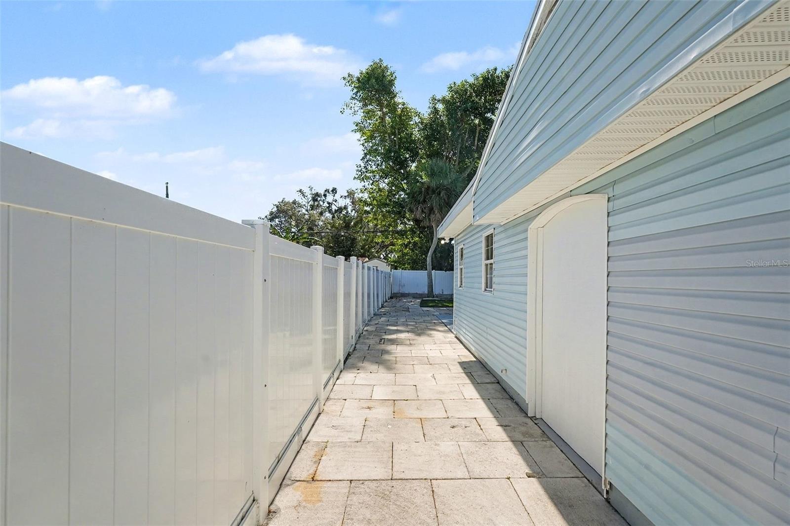 Image 6 of 86 For 2616 Fairway Avenue S