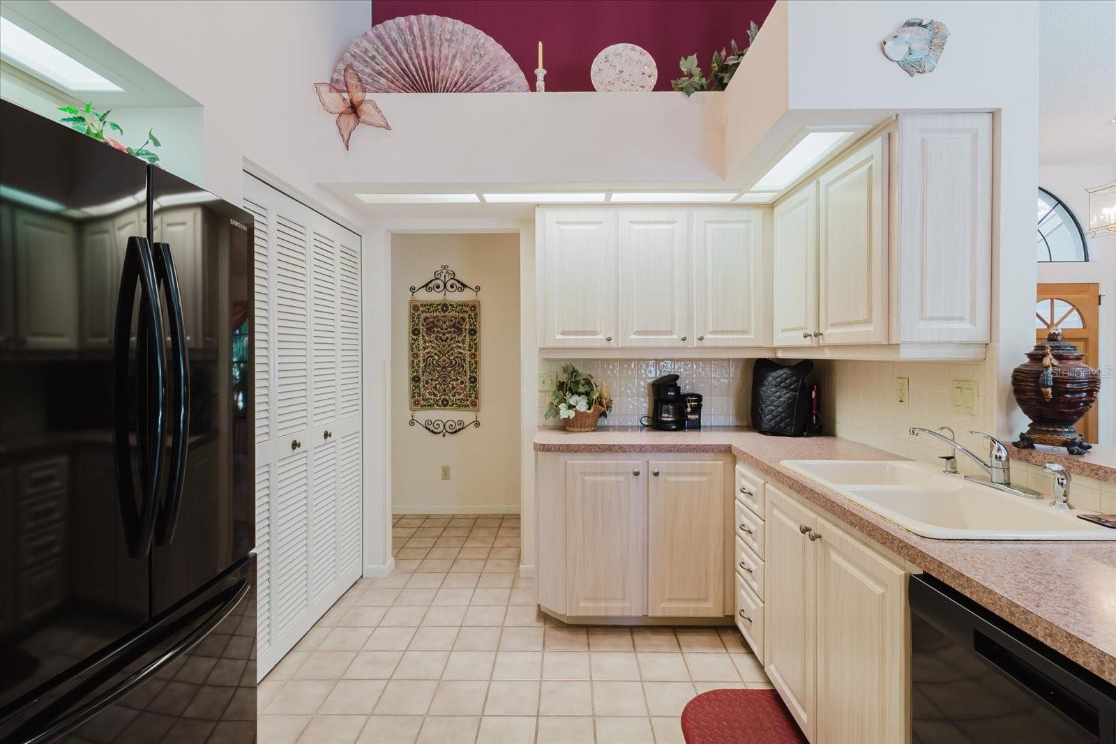 Image 21 of 90 For 802 Centerwood Drive