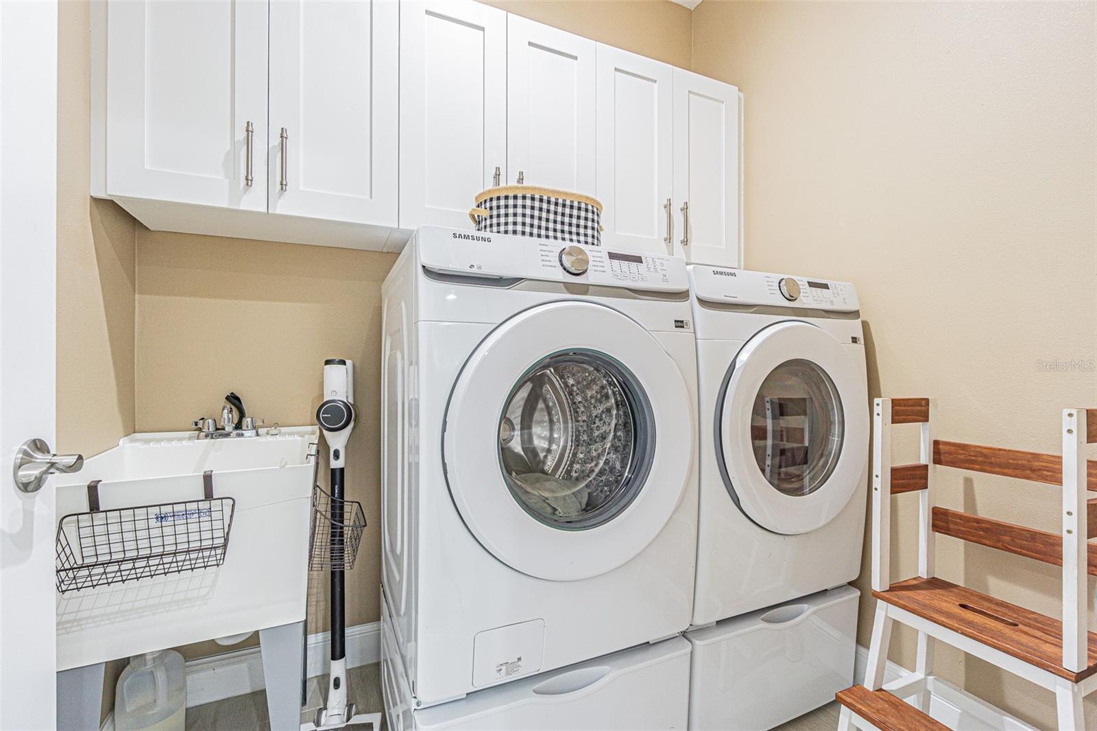 Image 17 of 42 For 12508 Glenna Avenue