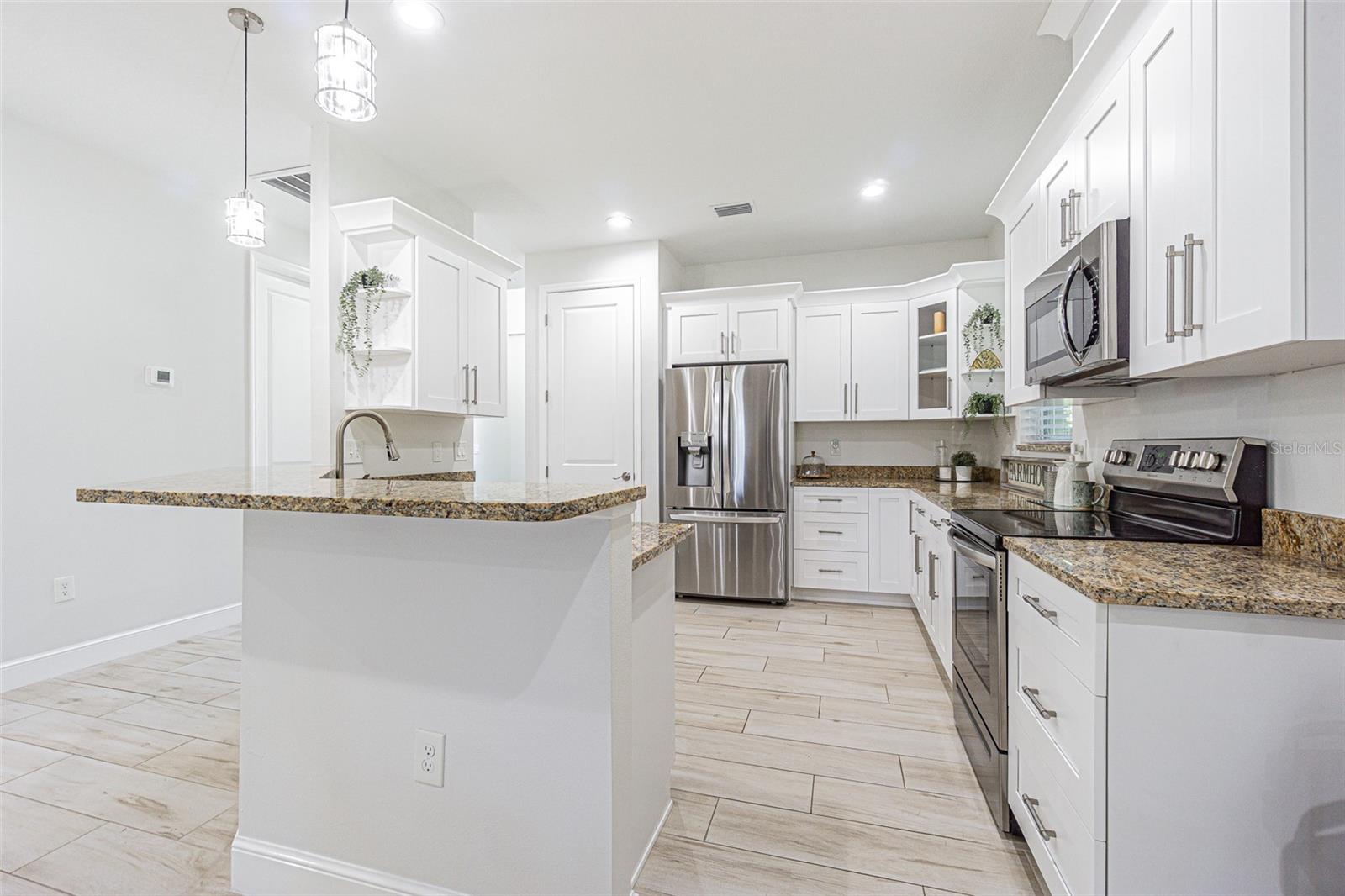 Image 18 of 42 For 12508 Glenna Avenue