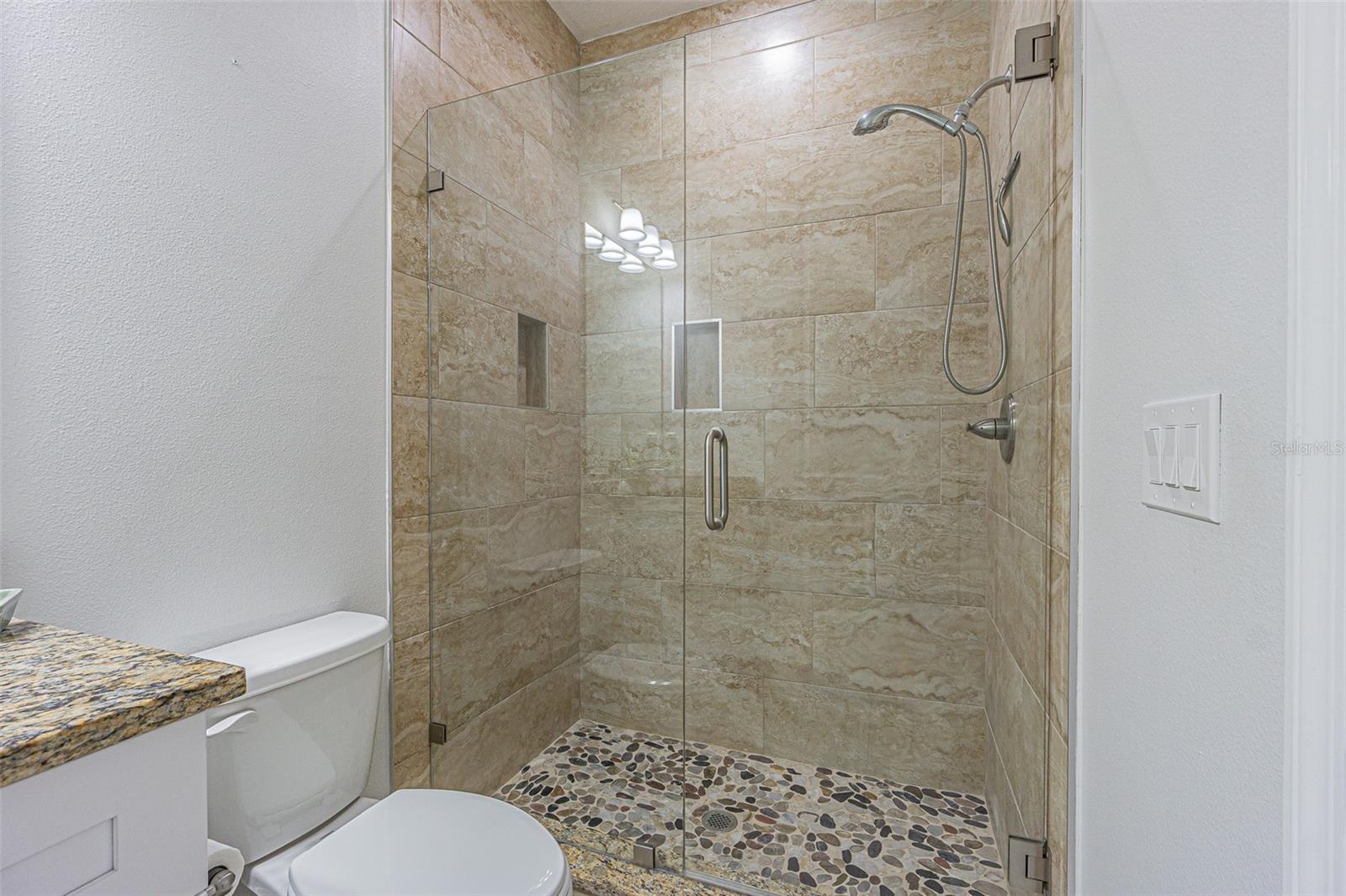 Image 21 of 42 For 12508 Glenna Avenue