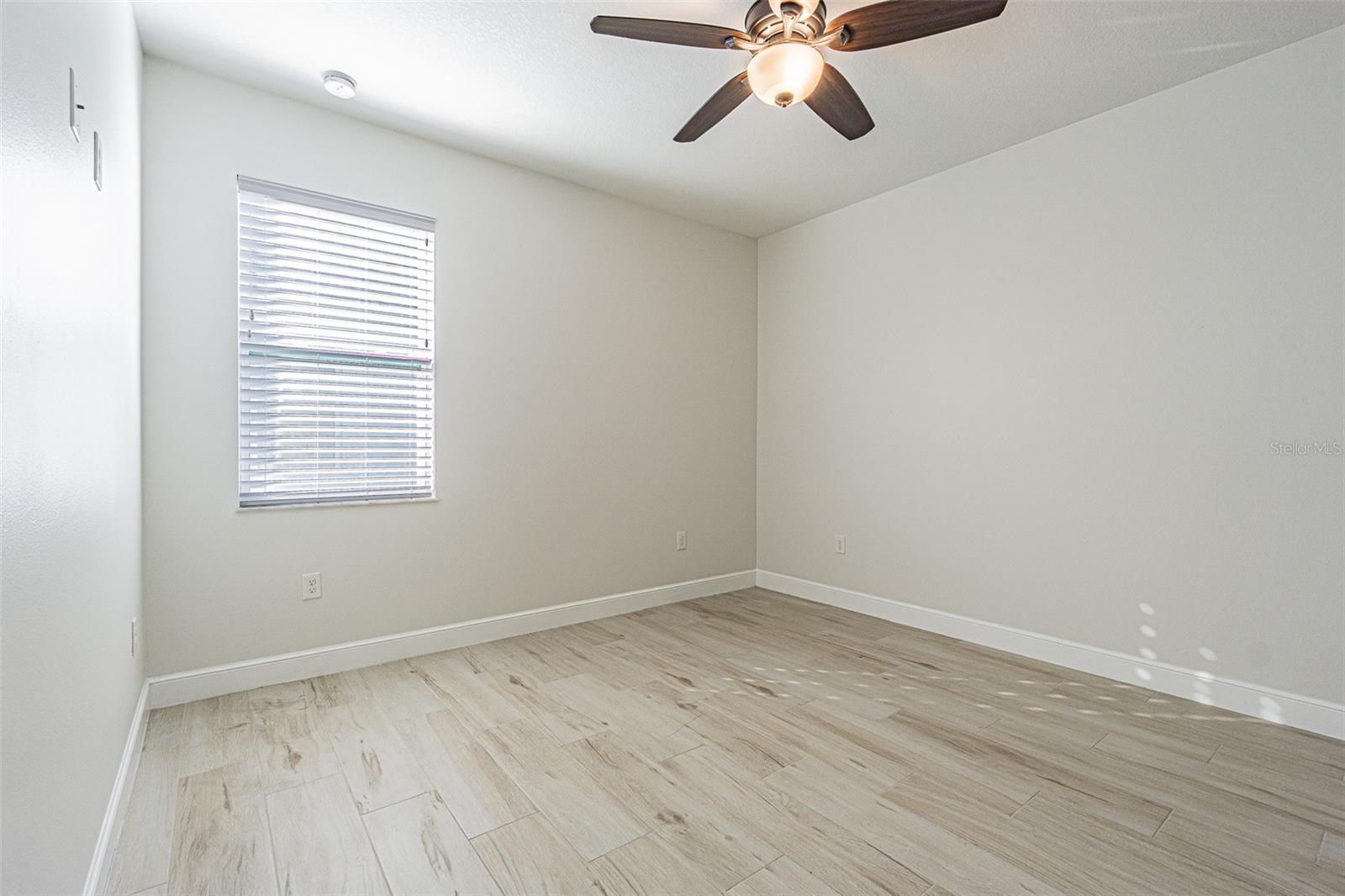 Image 22 of 42 For 12508 Glenna Avenue